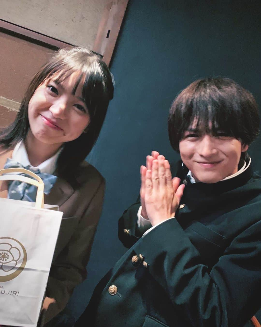 村井の恋さんのインスタグラム写真 - (村井の恋Instagram)「クランクアップ写真🤳💐  続きまして、茜ちゃんこと遠山茜役の中井友望 さん💓 カケルの気持ちを察した茜ちゃんの 切ない想いを丁寧に演じてくださいました‼︎ 原作でもとっても素敵な「恋になる前に終わっちゃった」のシーンも溶けてしまうくらいの透明感で、思わず茜ちゃんを応援したくなってしますよね…😭💓 京都のカフェシーンでクランクアップ🎬 中井さん、どうもありがとうございました🙇‍♀️  #tbs #ドラマストリーム #君には届かない #icannotreachyou  #12月8日よりNetflixにて海外配信スタート #4月10日DVD&Blu-ray発売 #中井友望 #柏木悠(#超特急)」11月15日 20時10分 - tbs_drama_stream