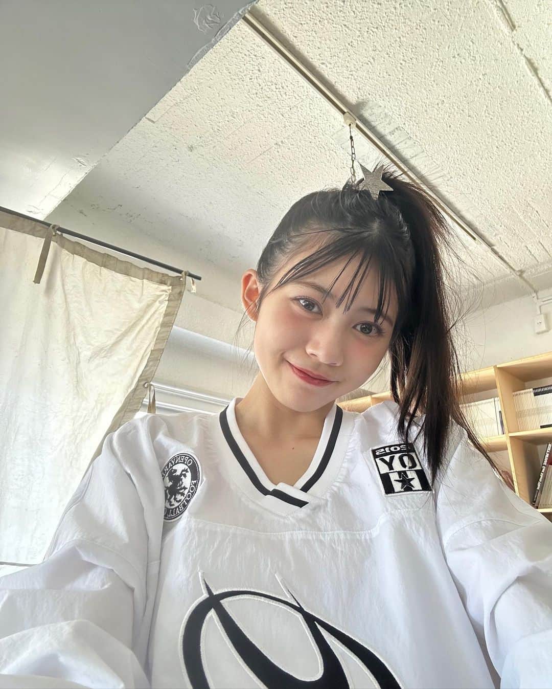吉本麗南さんのインスタグラム写真 - (吉本麗南Instagram)「アップバージョン☆彡.。  ハイポニーに星のアクセ可愛すぎた🤦🏻‍♀️  みんなどのカットが好きだった~??  #吉本麗南#ニコラ#nicola#ニコラ12月号発売中#ニコモ」11月15日 20時03分 - reina_yoshimoto_official