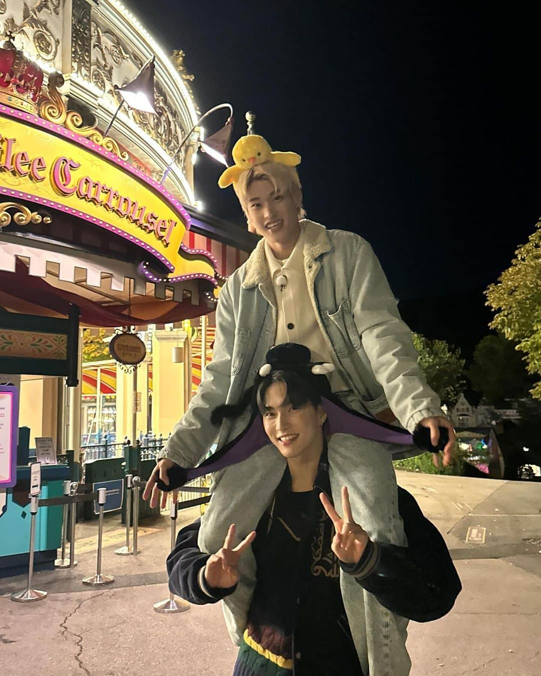 RIIZEのインスタグラム：「👨‍👦   #RIIZE #라이즈 #RISEandREALIZE  #WE_RIIZE #위라이즈  #에버랜드 #EVERLAND」