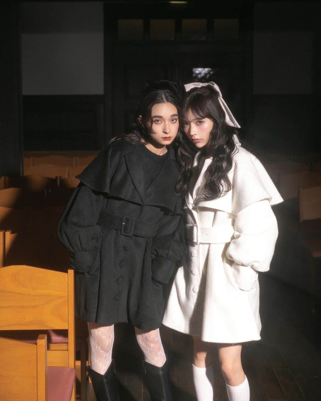 BUBBLESのインスタグラム：「ㅤㅤㅤㅤㅤㅤㅤㅤㅤㅤㅤㅤㅤ ㅤㅤㅤㅤㅤㅤㅤㅤㅤㅤㅤㅤㅤ BUBBLES Winter / November,2023  - outer collection -  ☑︎ cape jacket coat ¥14,000+tax color :  ivory / black https://www.sparklingmall.jp/c/sparklingmall_all/BS71339 ㅤㅤㅤㅤㅤㅤㅤㅤㅤㅤㅤ _____________________________________________  #bubbles #bubblestokyo  #bubbles_shibuya #bubbles_shinjuku #bubblessawthecity #bubbles #new #clothing #fashion #style #styleinspo #girly #classicalgirly #brushgirly #harajuku #shibuya #newarrival #november #aw #winter #2023_BUBBLES #November2023_BUBBLES」