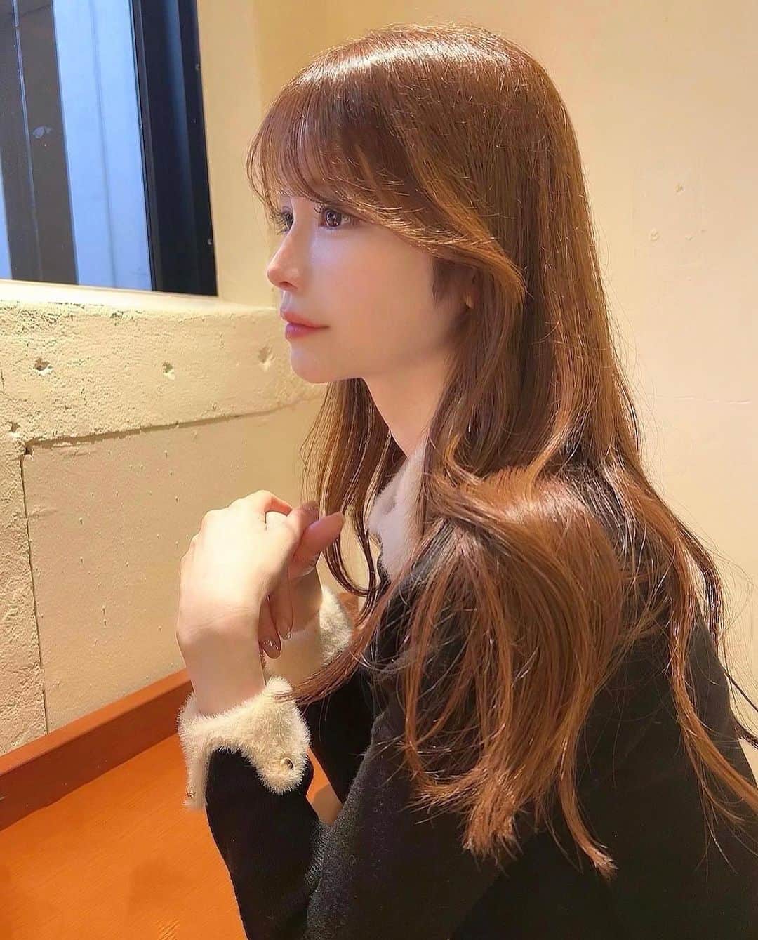 airiのインスタグラム：「． りかが撮ってくれるわたしがいちばん盛れる説💘  #毎年着倒してるDHOLICのトップス」