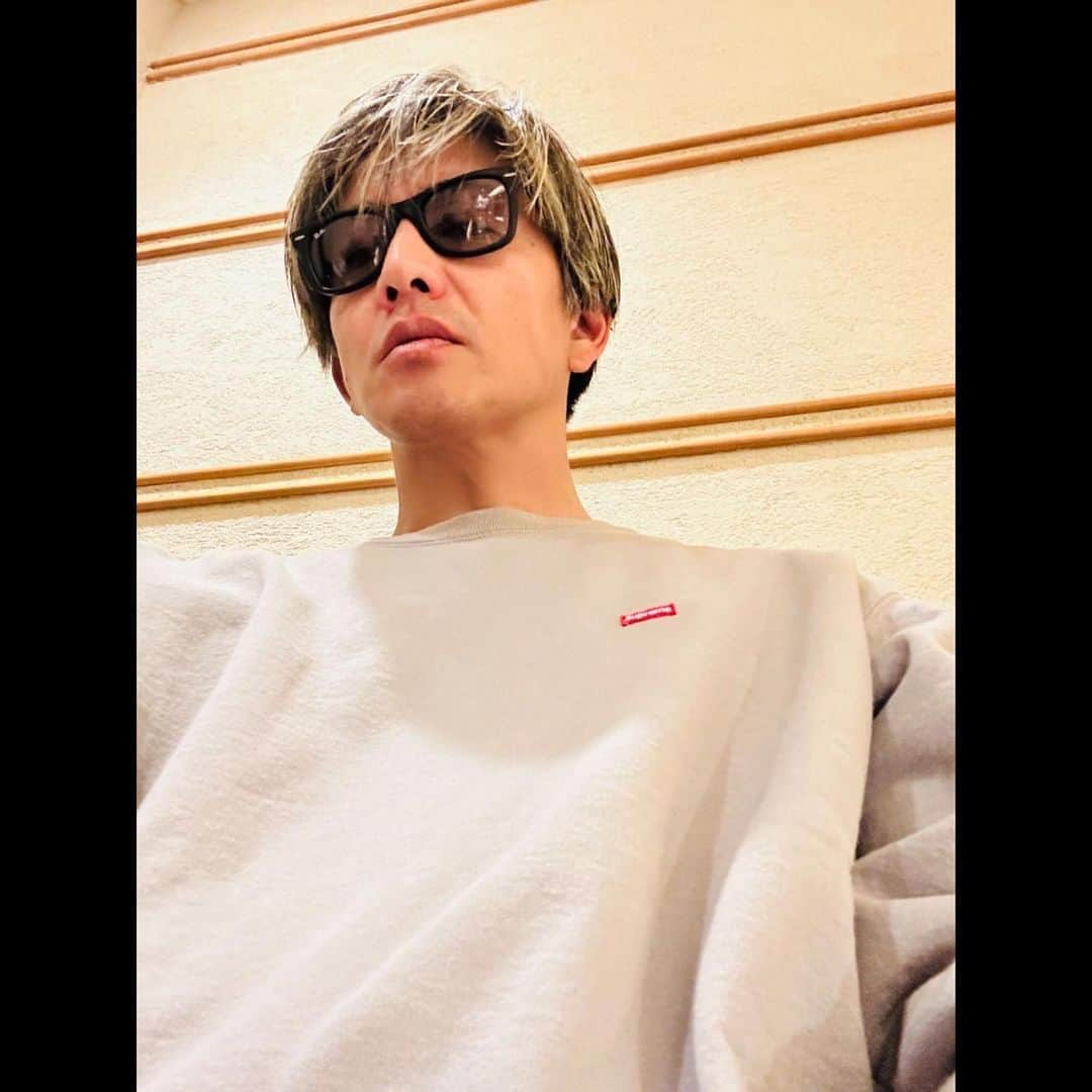 木村拓哉のインスタグラム：「⁡ ⁡ ⁡ 「寒くなりましたね…。 皆さん体調を崩さない様にしてくださいね。」 ⁡ 拓哉 #木村拓哉#TakuyaKimura」