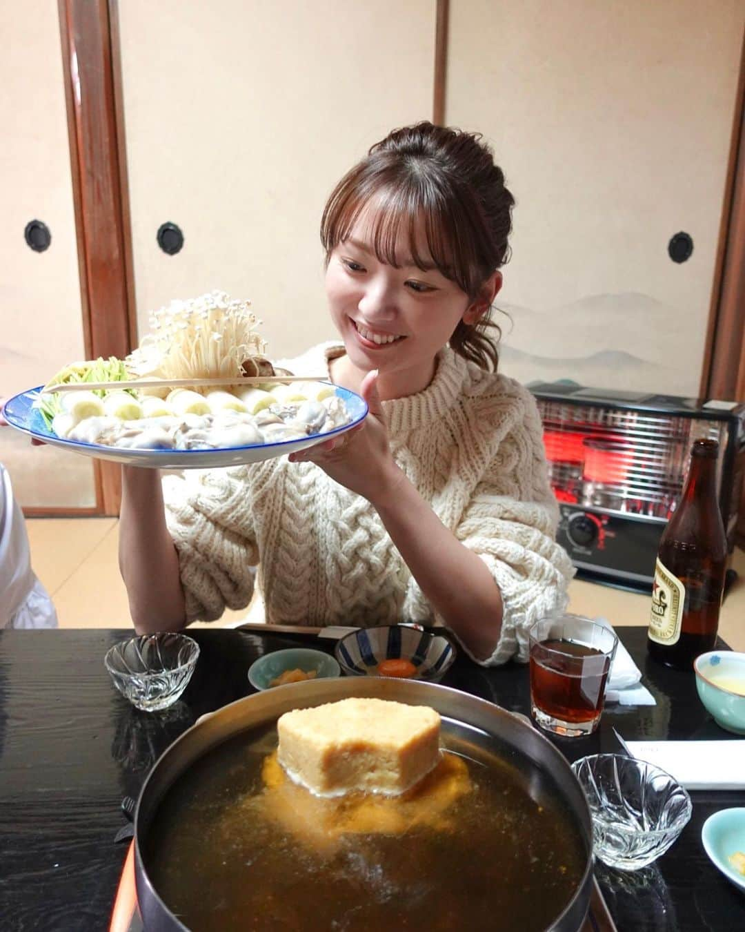 的場絢香のインスタグラム：「* ⁡ 金沢の冬の風物詩 みふくさんの牡蠣鍋~🍲𓈒𓏸 今年も仲良し家族といってきました！ ⁡ ぷりぷりの牡蠣もとろけるお肉も おいしかった~💕 お味噌と生姜たっぷりのぽかぽかお鍋で あったまってきました♡♡♡ ⁡ _ _ _ #マトバの石川グルメ #金沢 #金沢グルメ #みふく」