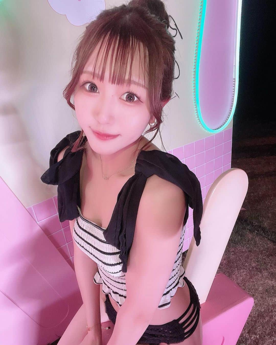 嶋田のあさんのインスタグラム写真 - (嶋田のあInstagram)「出遅れ感すごいけど… ナイトプール行った日の写真載せそびれたので… 😅🩷    今年の夏も楽しかった ♡♡ . . . . . #水着コーデ #アイドル #グラビア #chico #水着 #ナイトプール #プール」11月15日 20時08分 - shimada_noa