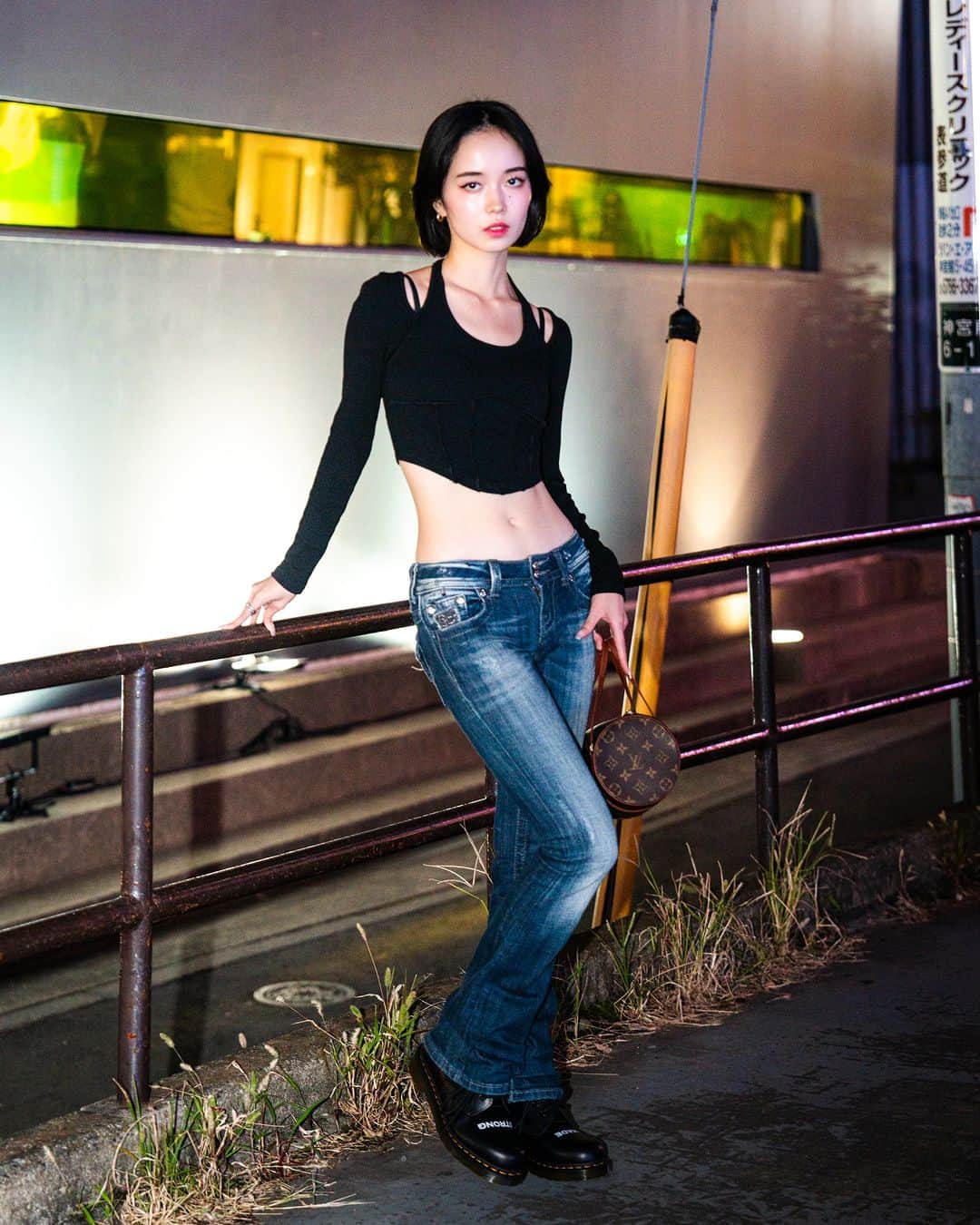 ファッションプレスのインスタグラム：「.  アグリ Agri(@a_.g._ri)  23歳・モデル  tops #古着 #used pants #ミスミー #missme boots #ドクターマーチン #drmartens bag #ルイヴィトン #louisvuitton  #fashionpress #fashionpresssnap」
