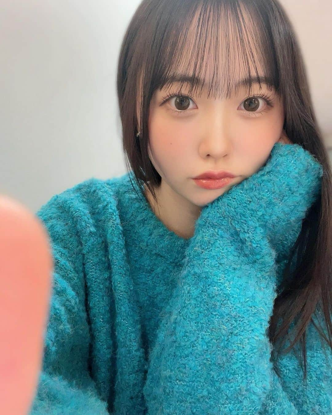 渡邊美華さんのインスタグラム写真 - (渡邊美華Instagram)「地鶏さん🐓 . . . . . . . . #青ニット #青ニットコーデ #ニットトップス #大学生の日常 #大学生の暮らし #丸顔メイク #丸顔コーデ #丸顔女子 #童顔女子」11月15日 20時14分 - mika_watanabe1215