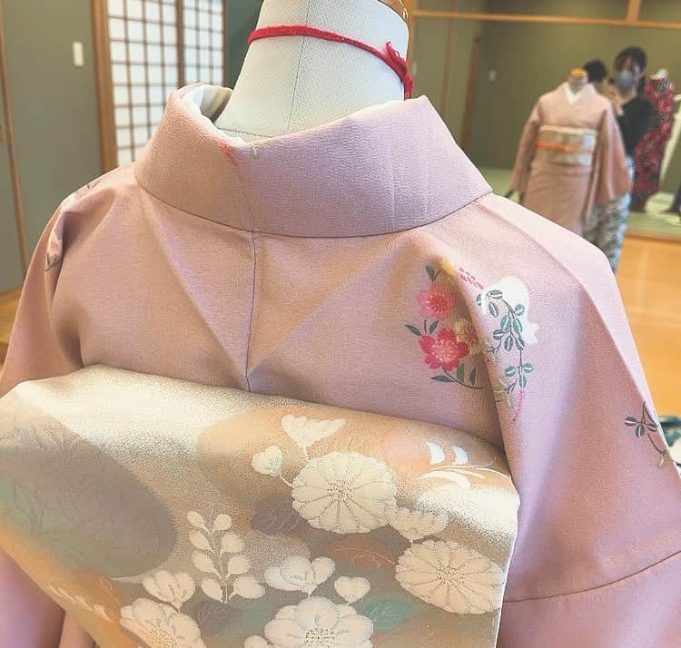 小椋寛子さんのインスタグラム写真 - (小椋寛子Instagram)「着付けのお稽古👘  最近は振袖の帯の結び方を学んでます☺️ 難しくて中々上達しません😂 写真はお太鼓結び😊  #着付け #着せ付け #お稽古」11月15日 20時15分 - ogura_hiroko