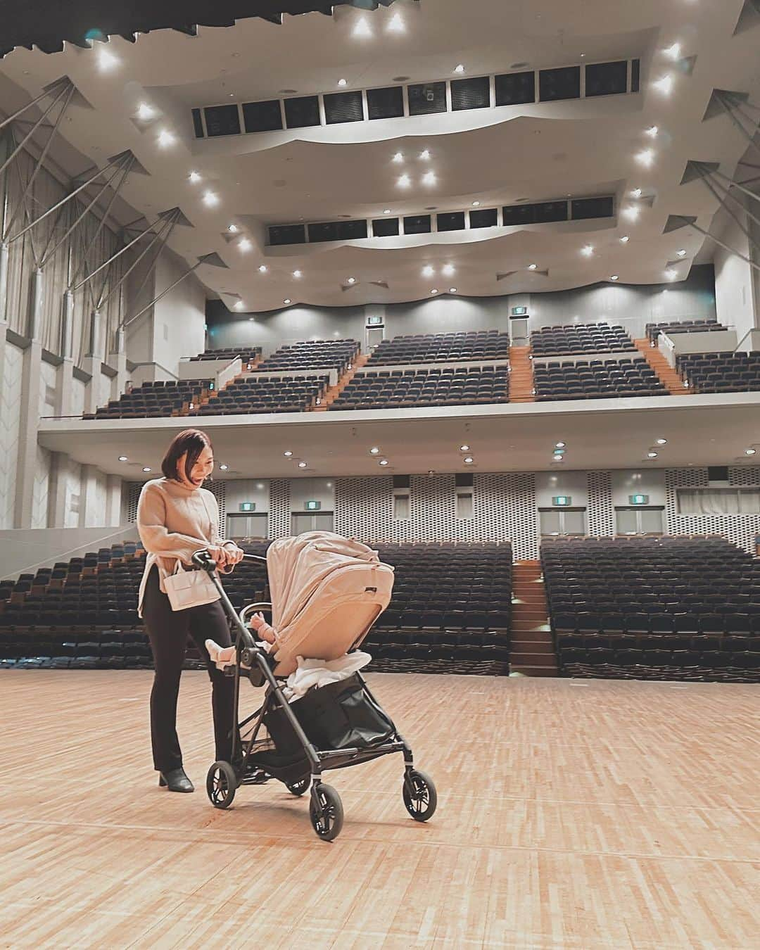 小林愛実さんのインスタグラム写真 - (小林愛実Instagram)「Finally back on stage..✨ With 👶🏻♥️  #復帰しました  #小林愛実」11月15日 20時18分 - aimi923