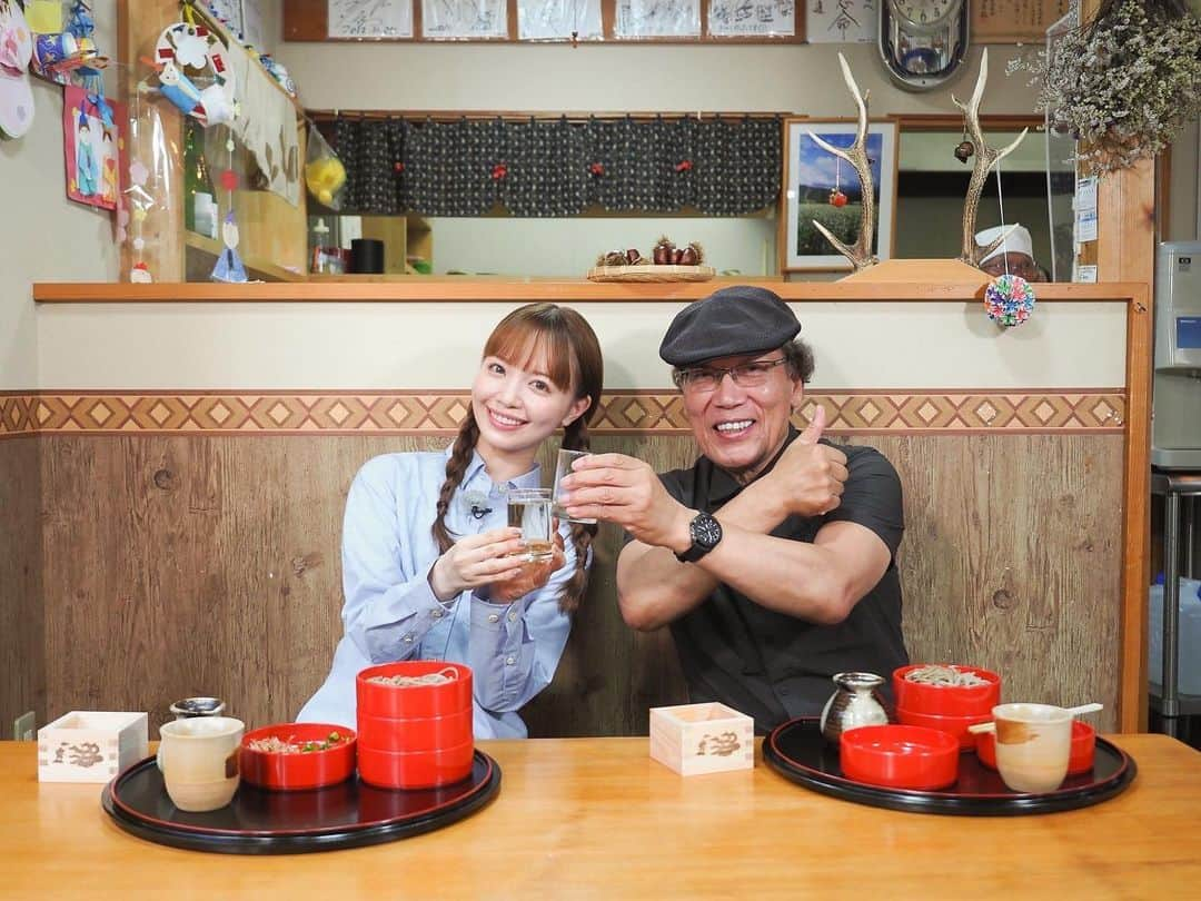 山根千佳のインスタグラム：「. . NHK「にっぽん百低山」 観て下さった皆さんありがとうございます☺️  下山後に吉田類さんと 日本酒で乾杯出来た事が嬉しすぎました！！  船通山の山頂は空気も美味しく、 心が洗われるような素敵な場所でした☀️  また暖かい季節になり、 カタクリが満開の頃にでも 登山好きの父と登りたいです🏃‍♂️  多くの反響があり嬉しかったです♡  そして本日は大相撲観戦に行ってきました！ 写真沢山撮ったのでまた載せます🌿 . . #吉田類 さん #にっぽん百低山 #nhk  #船通山 #船通山登山 #船通山山頂 #絶景  #登山 #登山女子 #登山好きな人と繋がりたい  #登山好き #山登り #山登り好きな人と繋がりたい  #登山コーデ #登山部 #山登り初心者 #山根千佳」