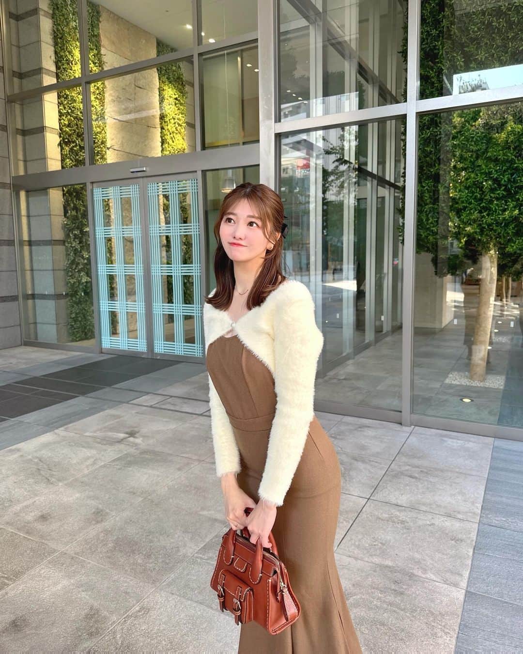 natsumiさんのインスタグラム写真 - (natsumiInstagram)「🐻‍❄️🐻♡ ˎˊ˗ ㅤㅤㅤㅤㅤㅤㅤㅤㅤㅤㅤㅤㅤ 寒すぎてどうにかなりそうだが 最近少し痩せたんだ〜〜✌︎ ㅤㅤㅤㅤㅤㅤㅤㅤㅤㅤㅤㅤㅤ ㅤㅤㅤㅤㅤㅤㅤㅤㅤㅤㅤㅤㅤお気に入りのコーデちゃん🪽 どう？？ ㅤㅤㅤㅤㅤㅤㅤㅤㅤㅤㅤㅤㅤ ㅤㅤㅤㅤㅤㅤㅤㅤㅤㅤㅤㅤㅤ ㅤㅤㅤㅤㅤㅤㅤㅤㅤㅤㅤㅤㅤ #ootd #code #shein購入品 #chloe #キャミワンピ #ブラウンコーデ #冬コーデ #カーディガンコーデ」11月15日 20時22分 - iskw_ntm