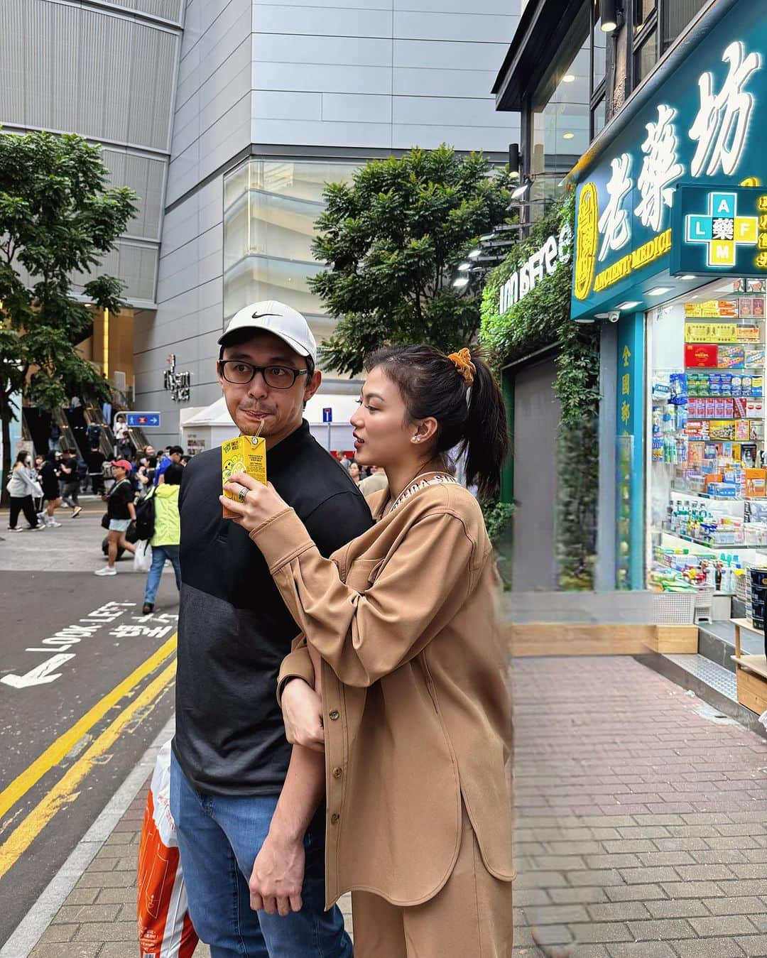 Alex Gonzagaさんのインスタグラム写真 - (Alex GonzagaInstagram)「One of my biggest blessings is having the best in laws! Random HK pics to celebrate our wedding anniversary ❤️」11月15日 20時23分 - cathygonzaga