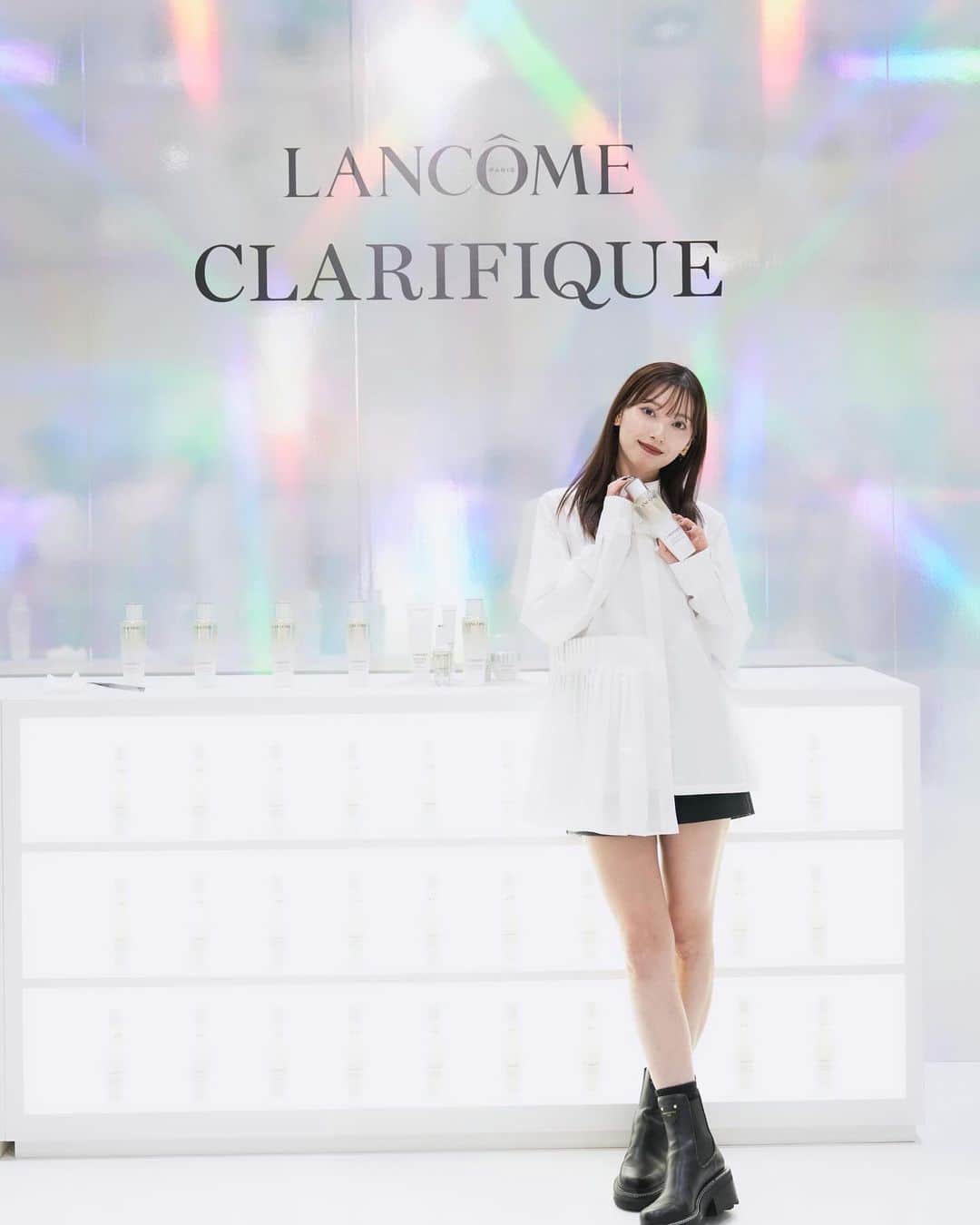 谷川菜奈のインスタグラム：「@lancomeofficial  ランコムの大人気化粧水、クラリフィックがリニューアル新登場🤍 ブライトニング化粧水はよく使っているけど、保湿も角質ケアもしっかりできる優れもの✨  そしてリニューアルして従来品の８倍の保湿持続力にびっくり！！ 乾燥してきたからしっかり高保湿ケアが嬉しい💕 今夜から使ってみます🌙  そして、いつものLancômeのスキンケアのおかげでスキンスクリーン（肌測定）の結果も良かったので載せちゃう💪🏻  #PR #クラリフィック#満たされ透明肌#lancomeskincare」