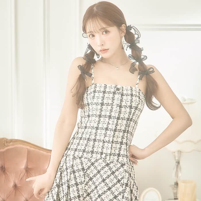 シュガーのインスタグラム：「. 三上悠亜が着こなす❤️ 秋冬の最新チェックドレス✨ . 商品はサイトのTOPからチェック！ . #キャバドレス #キャバクラ #ミニドレス #ツイードドレス#カジュアルドレス #ドレス通販 #キャバ嬢 #キャバドレス #ドレス #シュガードレス#dress  #ドレスシュガー #北新地 #歌舞伎町 #すすきの #錦 #三上悠亜」