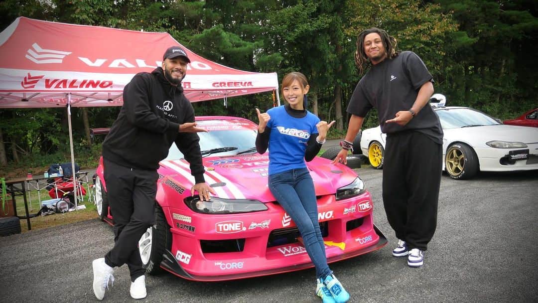 下田紗弥加のインスタグラム：「. ''DRIVE WITH SWIZZ BEATZ'' produced by Disney/ONYX will be distributed worldwide on Hulu on November 16th, and Sayaka Shimoda and Team Mercury appear in the Japan episode. Don’t miss it.  \シモダ！夢のディズニーデビューの巻/  ディズニー/ONYX製作 「DRIVE WITH SWIZZ BEATZ」 Huluで11月16日～世界配信🔥  SWIZZが車文化を知るため世界を旅する 日本編にアタクシシモダと.. チームマーキュリーが登場します🙌‼️  が..しかし.. 残念ながら日本では観られまてん🥹 ガビーーーーーーーンン🌀  #DriveHulu #swizzbeatz #onyx #hulu #sayakashimoda #ディズニー」