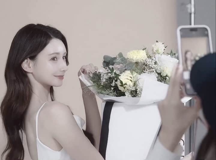 ダレノガレ明美のインスタグラム：「素敵なお花ありがとうございました 🌼🌼🌼」
