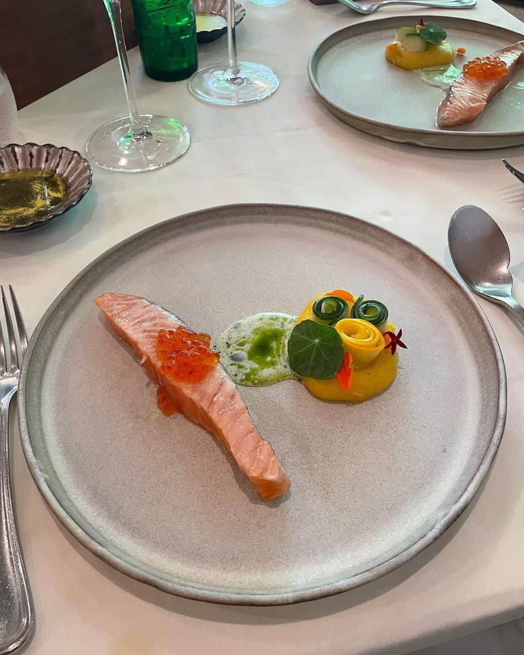 杉浦みずきさんのインスタグラム写真 - (杉浦みずきInstagram)「大好きな友達のお祝いランチ🥂 京都の八坂近くの素敵なフレンチで✨⛩️」11月15日 20時33分 - mizuki_sugiura