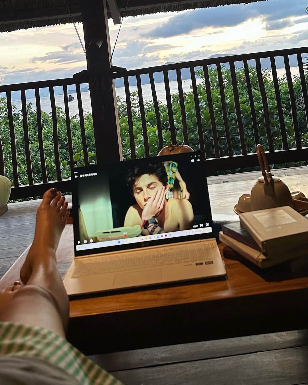 ジュヨン のインスタグラム：「🤍💚💙🤍💚💙」