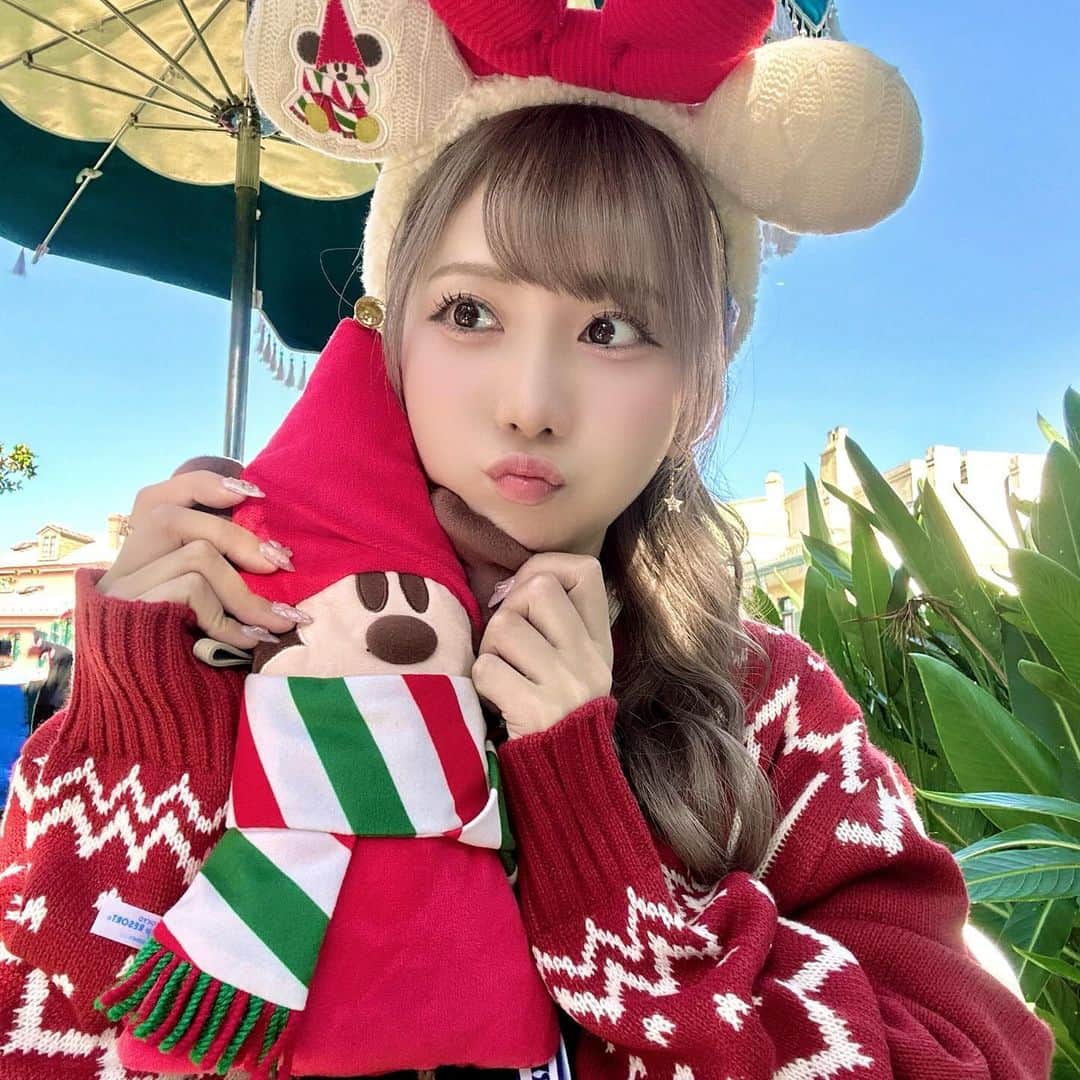 きりたんぽのインスタグラム：「今年のクリスマスこそ彼氏と過ごす んだから‼️(まだ出会ってない）  #クリスマスディズニー最高 #足冷えて取れるかと思った #非リアだから寒いのか #次行く時は心身ともに暖かく」