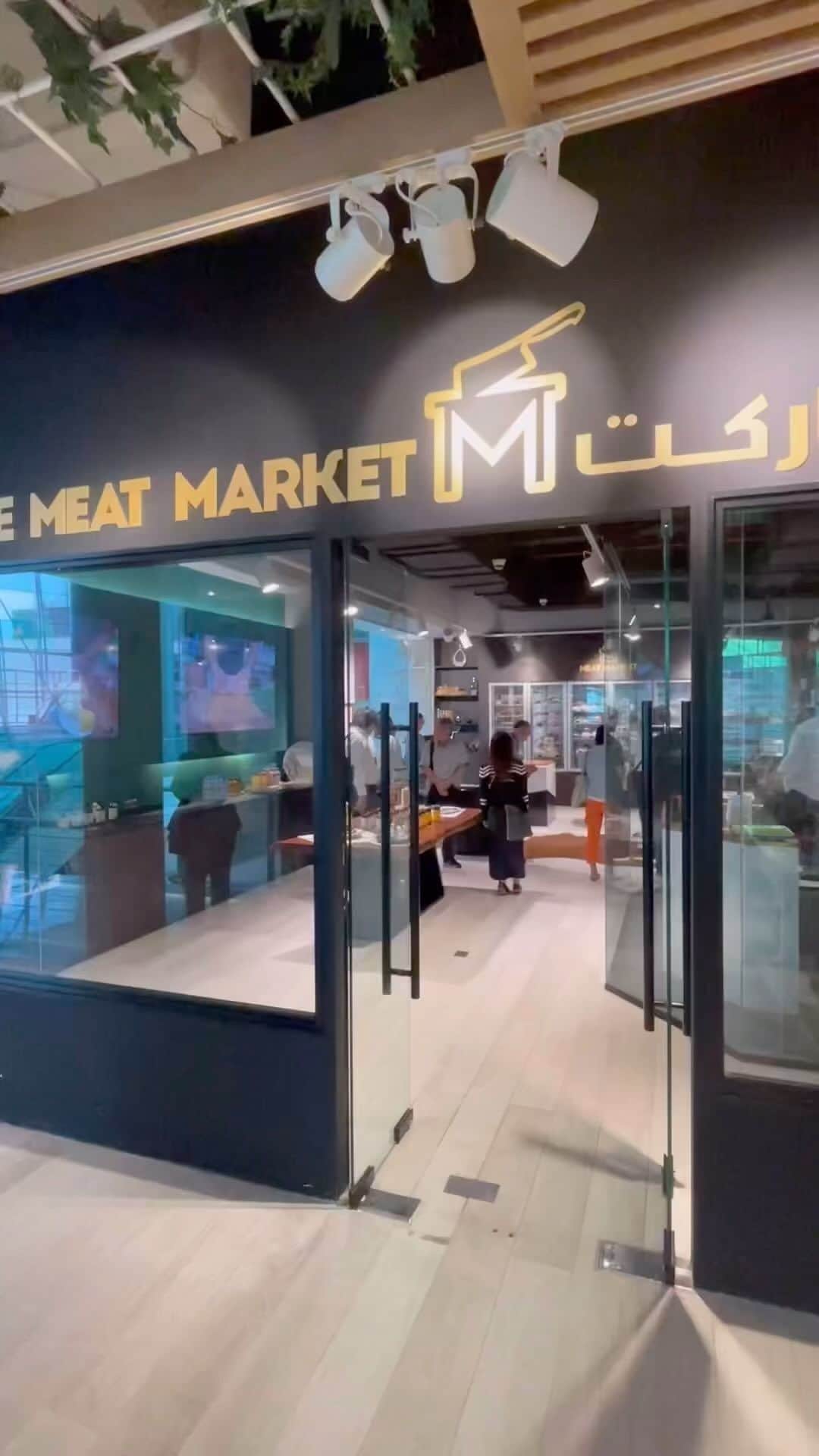 三好ジェームスのインスタグラム：「#meatmarket  #wagyu #doha #Qatar #halal #aritawagyu」