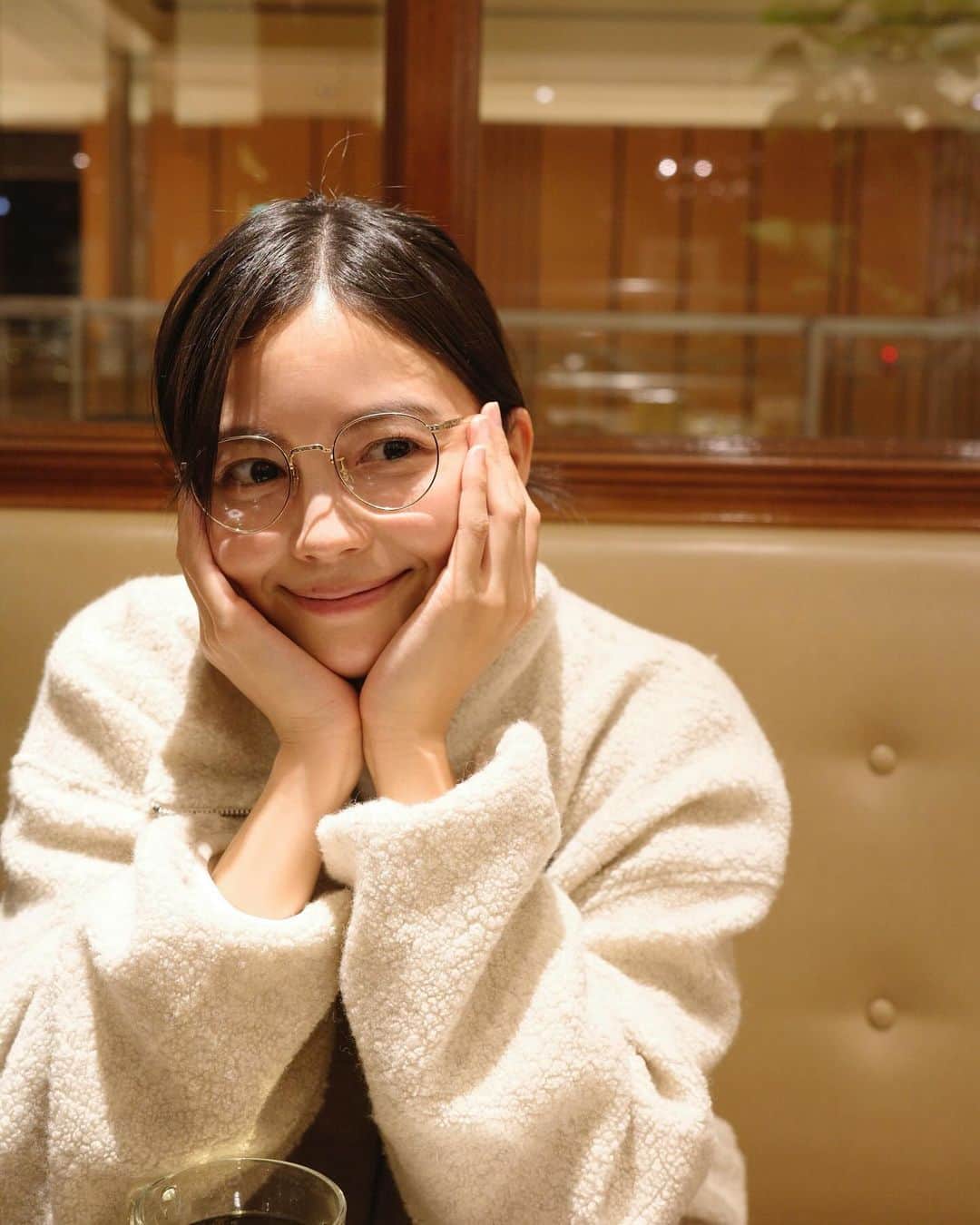 矢野未希子のインスタグラム：「今日は友達とショッピングな1日。 靴やメガネを購入。  EYEVANのこのメガネ可愛い。 フレームがキラって、顔の印象が明るくなる✨ 買って嬉しくて、すぐかけた👓」