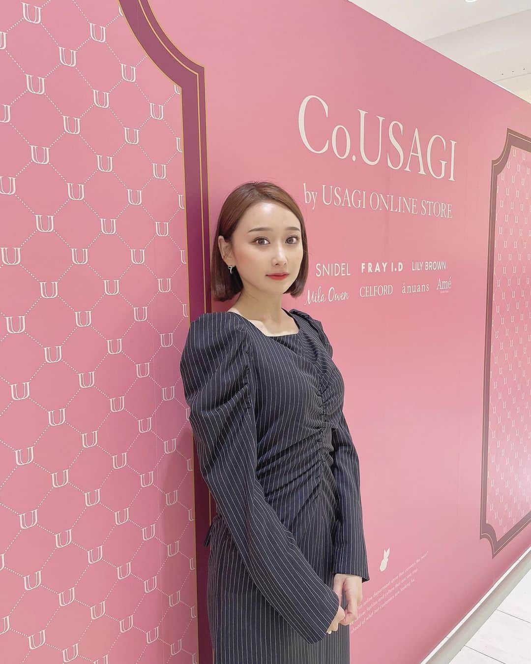 MAYUMIのインスタグラム：「🐰 * ▷  @usagionline  ファッションを楽しむ 小柄な女性のためのPOP UP STORE、 【Co.USAGI by USAGI ONLINE STORE】が ジェイアール名古屋高島屋にて 11.15(水)ー11.21(火) 5Fローズパティオに期間限定でOPEN🤍 * 私も普段からお世話になりすぎているブランド✨ 今回このような機会を頂けて嬉しく思います☺️ 期間中はMA CARDポイント10％アップになるそうデス！ * 私がゲットしたのは1枚目で着ている、 Lily Brownのバリエーション2wayワンピース サイズは00です💡 形が綺麗でとっても可愛いです🐰 * 普段00サイズはオンライン限定が多いイメージですが、 今回のPOP UPはフィッティングも出来るので、 この機会に是非JR名古屋高島屋にお立ち寄りください🤍 * #cousagi #usagionline #usagionlinestore #低身長コーデ #PR」
