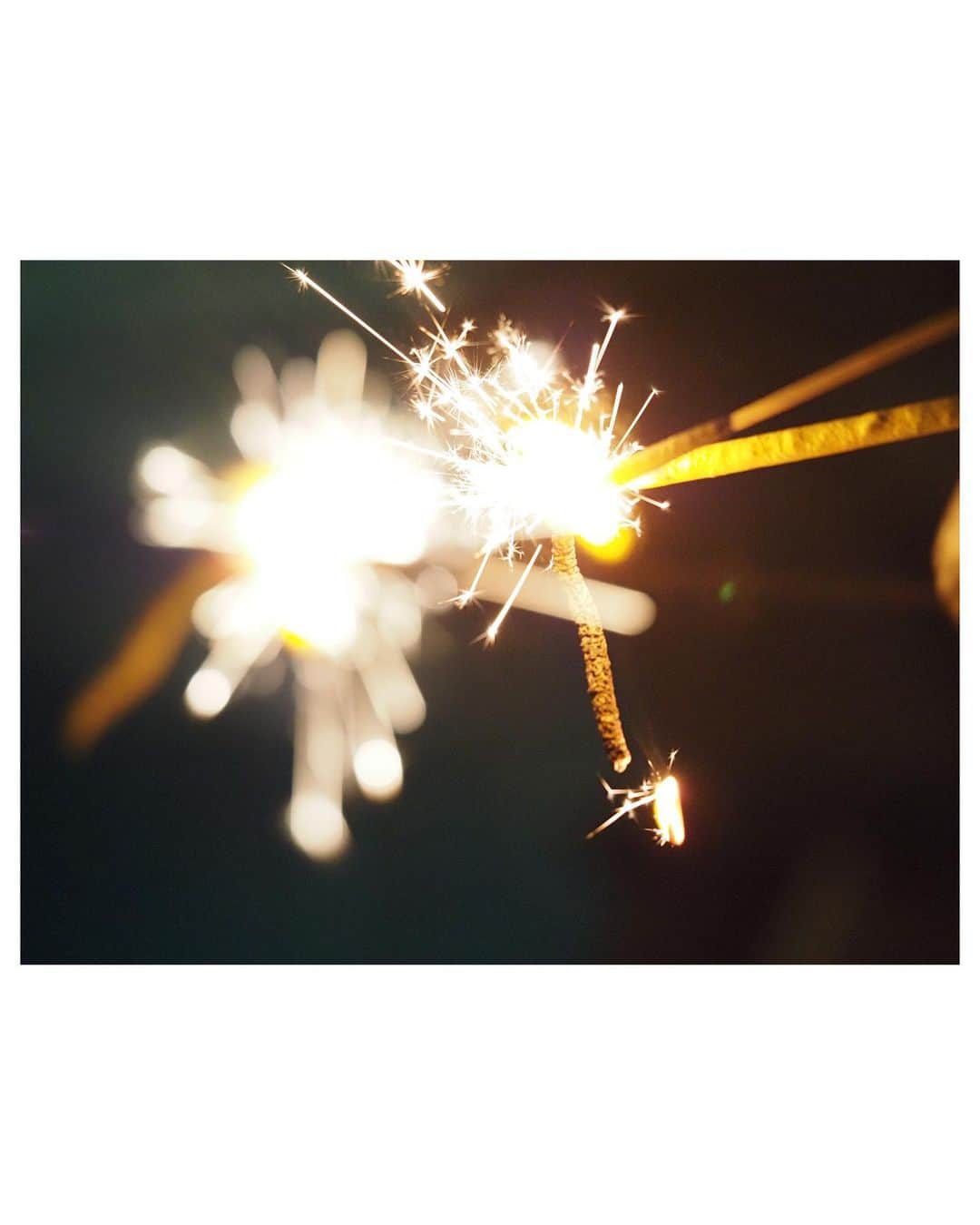 のインスタグラム：「AIO PHOTO  衝動  AIO　　#aio #photo  #花火」