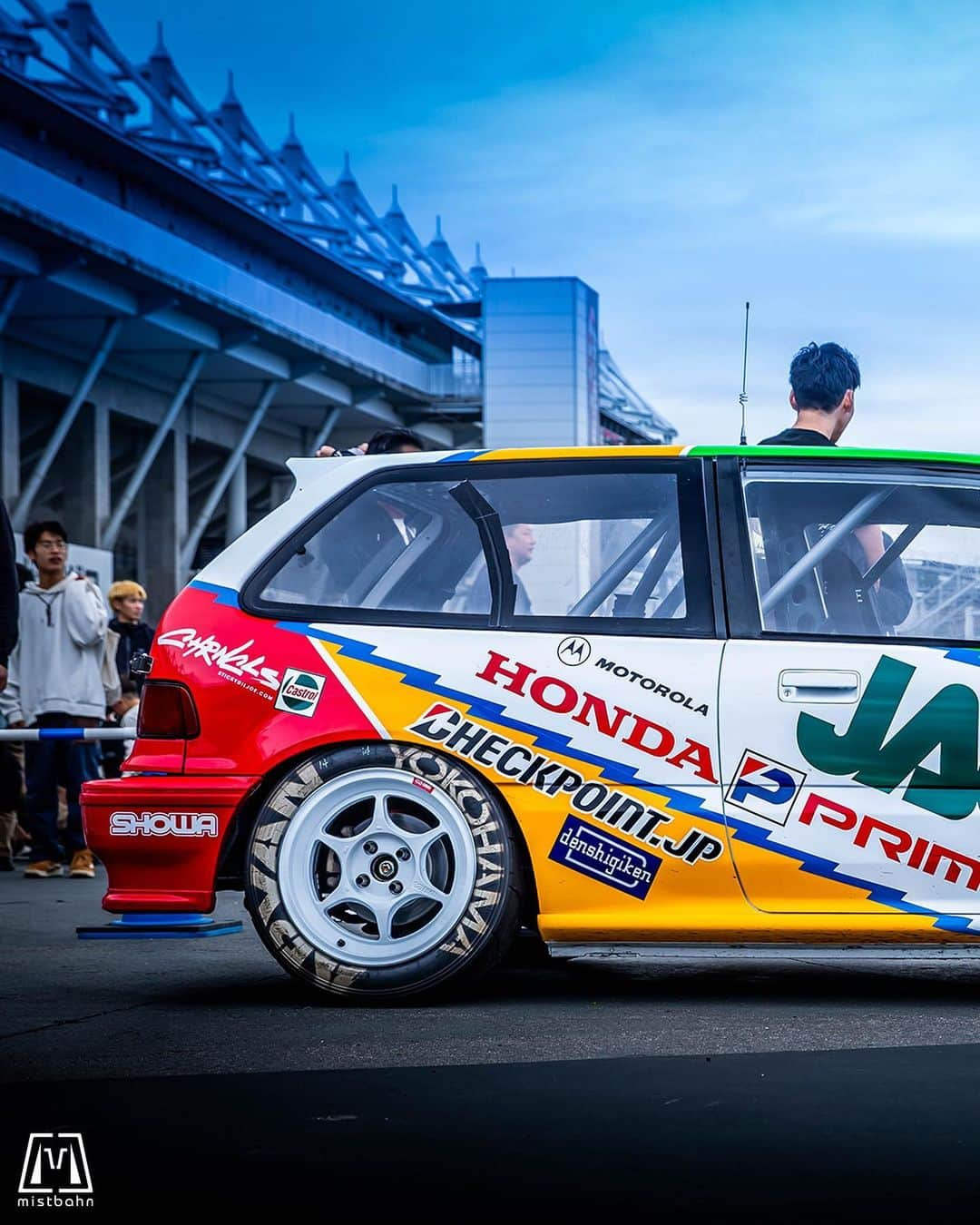 mistbahnのインスタグラム：「_ WHARP RACING 瞬間移動 Honda EF9 CIVIC SiR _ 🚗: @cbc_ikegami 📷: @mistbahn _ Shot on Oct-8 2023 🏁  The "H" Day at Suzuka International Circuit. _ JP) 2023年10月8日 鈴鹿サーキット国際レーシングコース GPスクエア。The "H" day。 _ #hday #thehday #playersday #suzukacircuit #suzukainternationalcircuit #鈴鹿サーキット #wharpracing #瞬間移動 #carmakeacross #honda #civic #hondacivic #ホンダシビック #グランドシビック #ef9 #efcivic #ef #jaccs #mugen #mugen無限power #bseries #kanjo #kanjoracer #kanjozoku #kanjostyle #timeattack #timeattackjapan #hondasontrack #teamenkei #pf06」