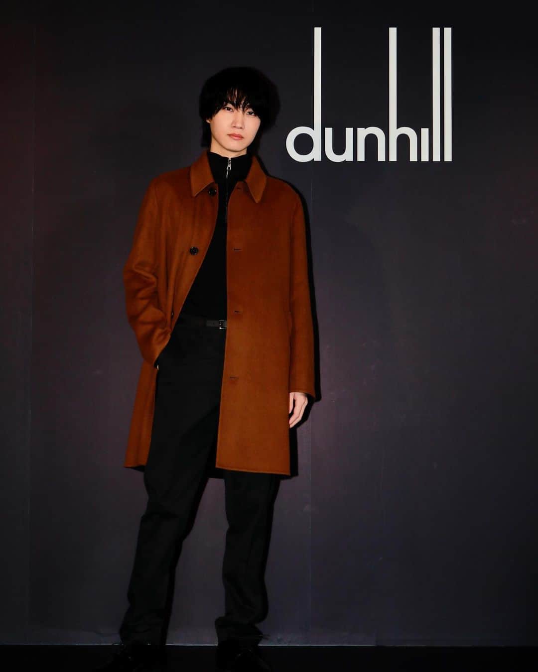 桜田通のインスタグラム：「dunhill  イギリスを代表するラグジュアリーブランド、ダンヒルが今年で創業130周年を迎えました🇬🇧 そして130周年を祝した一夜限りのイベントが九段ハウスで開催されました✨  会場では長い歴史を持つダンヒルならではの貴重なアーカイブが多数展示されていたり、香道の体験など、ダンヒルの歴史から精神まで知ることができる、特別なコンテンツを楽しませていただきました！  英国スタイルらしい落ち着いている洗練されたデザインと、上質な素材による心地良い洋服に包まれて、素敵な夜を過ごさせていただきました⭐️  @dunhill #dunhill130 #PR」