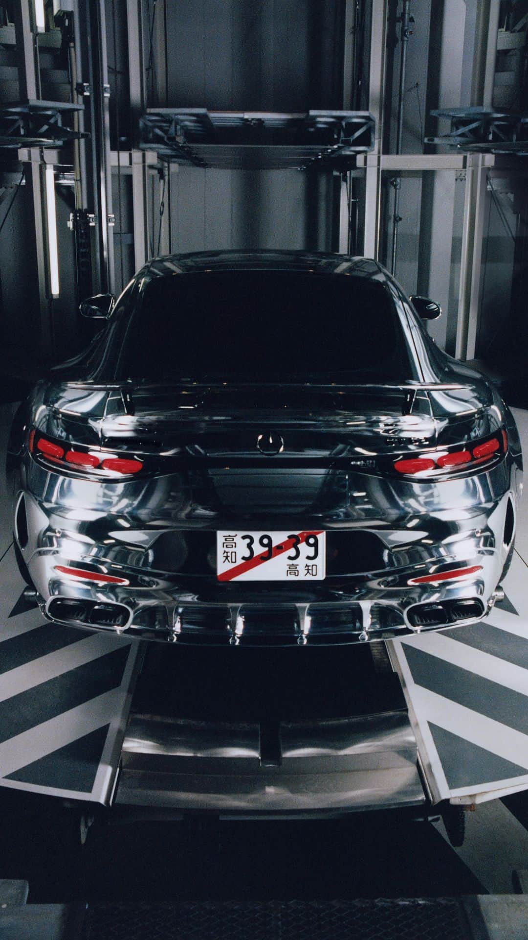 sacaiのインスタグラム：「Tradition fused with progression.  In collaboration with @sacaiofficial, we’re unveiling a luxury capsule collection that merges innovation and timelessness — complemented by a bespoke wrap for the all-new Mercedes-AMG GT. 🪩  Available exclusively at AMG Speed City in Las Vegas until November 17 and at Nordstrom.com from November 15th.  #MercedesAMG #sacaixAMG #sacai  [Mercedes-AMG GT 63 4MATIC+ | WLTP: Kraftstoffverbrauch kombiniert: 14,1 l/100 km | CO₂-Emissionen kombiniert: 319 g/km | amg4.me/DAT-Leitfaden]」