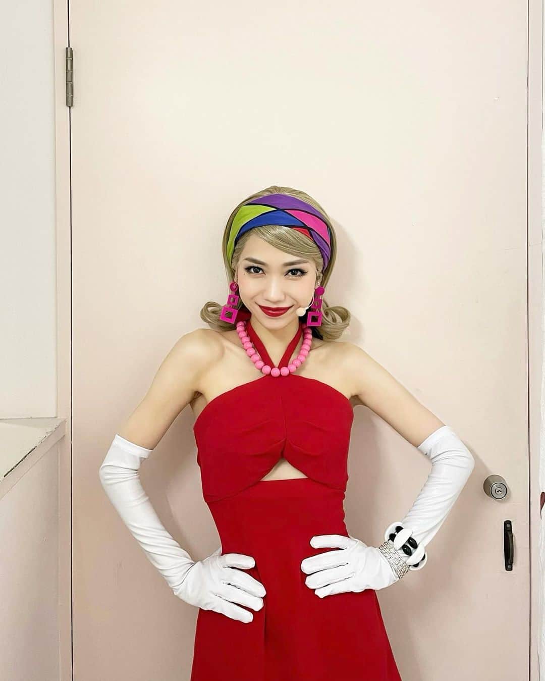 田野優花のインスタグラム：「東京公演も気づけば残りわずか🥲 素晴らしいキャストスタッフさんお客様に囲まれながら毎日が幸せです。 みんなの声と拍手が支えですありがとう🫶🏻 #スライスオブサタデーナイト #ペニー  ちょっと顔が変になったペニーも載せちゃう🙂」