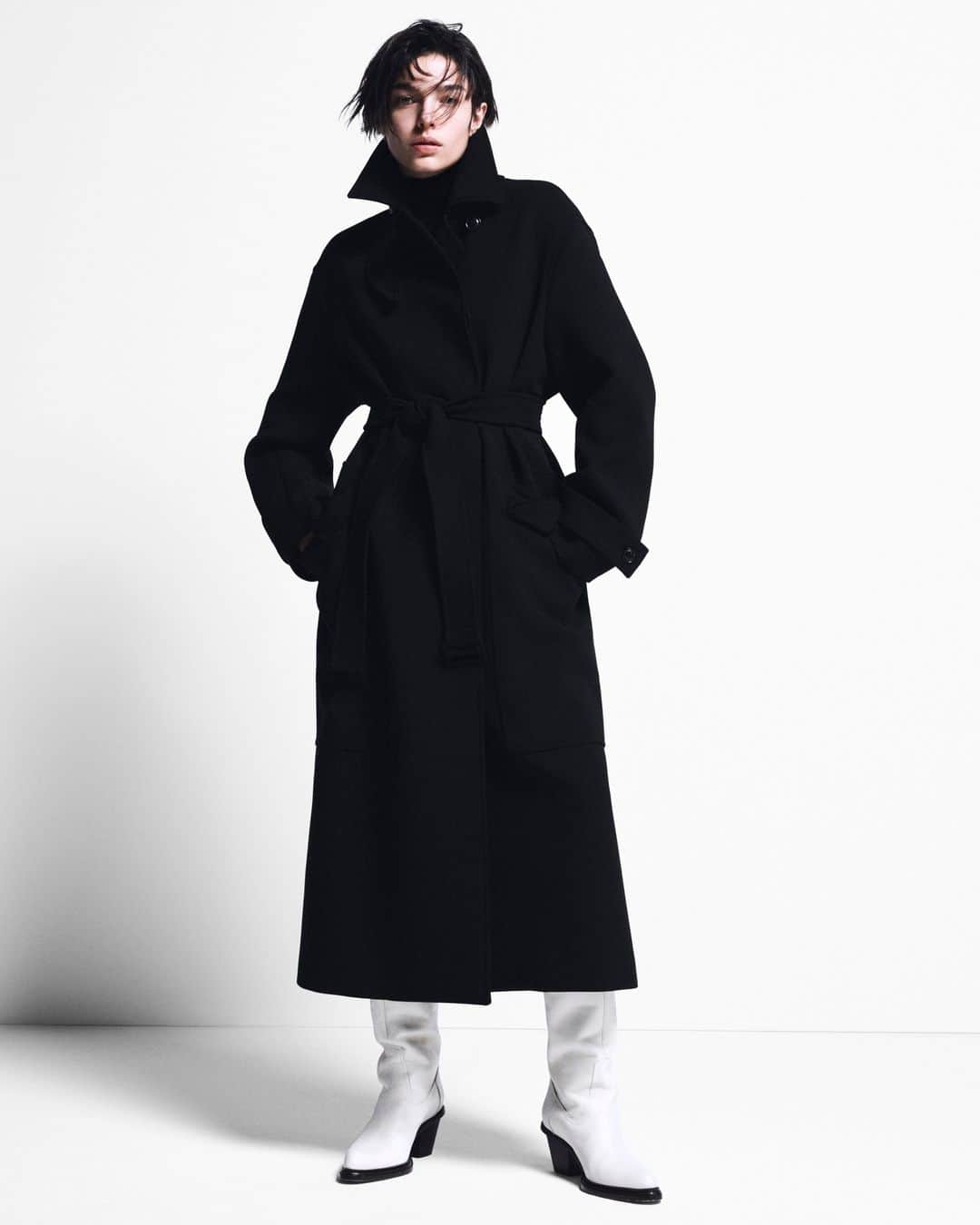 マックスマーラのインスタグラム：「The epitome of timeless style. Explore the #MaxMaraFW23 Atelier Coat Collection and find your perfect perennial piece. View the collection at the link in bio. #MaxMara⁠」
