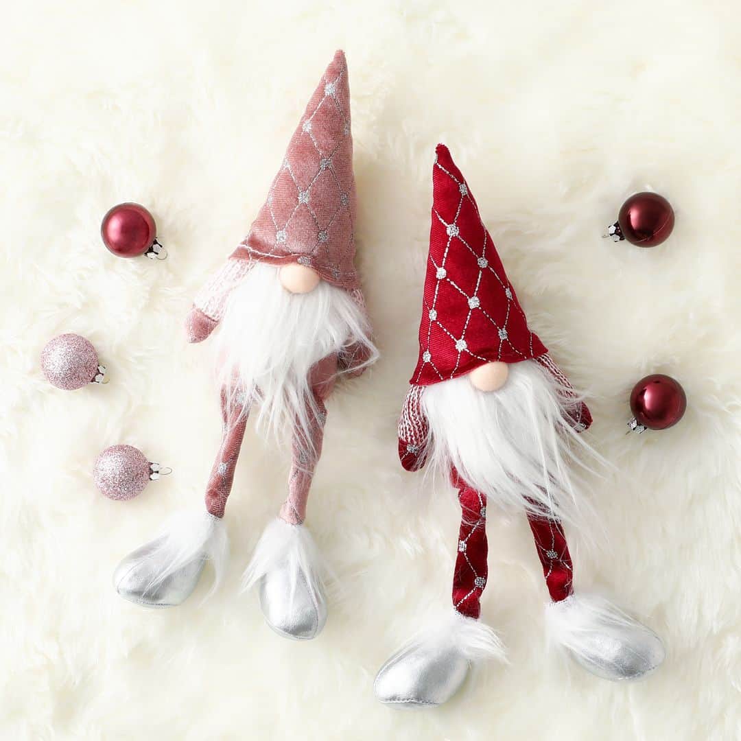 Francfrancさんのインスタグラム写真 - (FrancfrancInstagram)「【NEW!】ファーの帽子やキラキラの靴下がかわいい、ノルディックサンタのオブジェです🎅  いろいろなところに座らせることができ、並べて置くとさらにキュート💕  縁に座らせると足がぷらぷらするところも可愛いポイントです！  クリスマス感たっぷりのキラキラの帽子や靴下を身につけたサンタさんと ナチュラルなカラーでお部屋にも馴染みやすい、ファーの帽子がキュートなサンタさんをご用意しました🎄🫶  スモールスペースのさりげない装飾にもおすすめの セットでお迎えしたくなるクリスマスオブジェです✨  ノルディックサンタ　¥1,200（税込）  #francfranc #フランフラン #francfrancのある生活 #クリスマス #クリスマス雑貨 #クリスマス装飾 #オーナメント #クリスマスインテリア #クリスマスデコレーション #クリスマス準備 #マイルーム #インテリアコーディネート」11月15日 21時00分 - francfranc_official