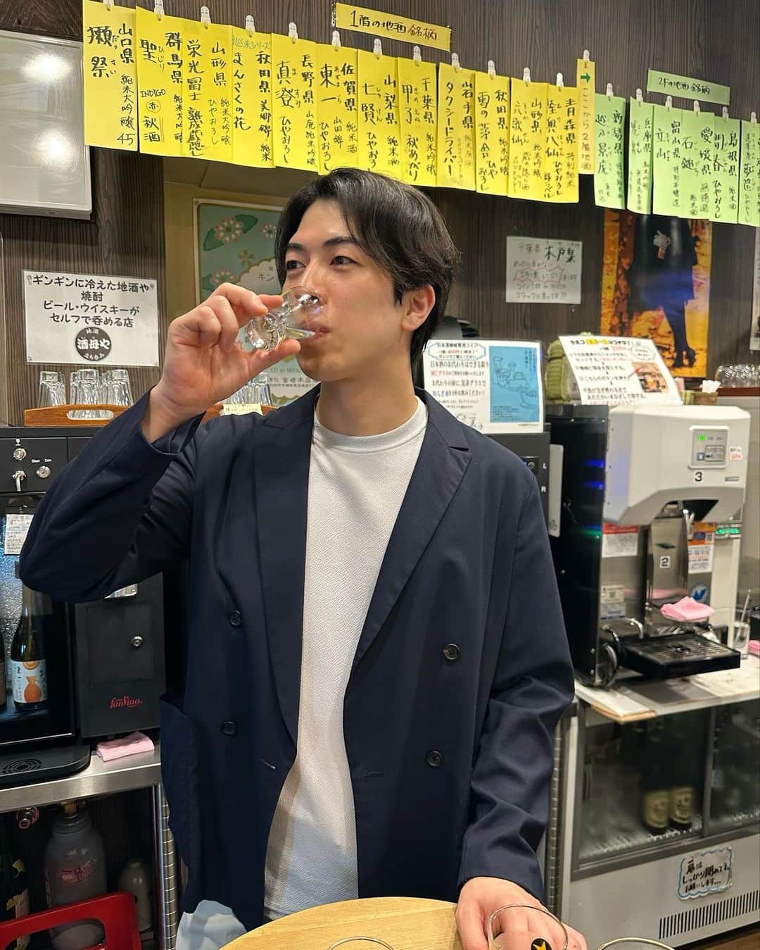 西片圭佑さんのインスタグラム写真 - (西片圭佑Instagram)「野毛いいね！！！！ ドラフト日本酒的なの美味しかったし、 昭和25年創業の末広さんの鶏皮は外カリカリ中トロトロで今まで食べたことない食感で最高でした🐔  #野毛飲み #野毛グルメ」11月15日 21時00分 - keisuke_nishikata