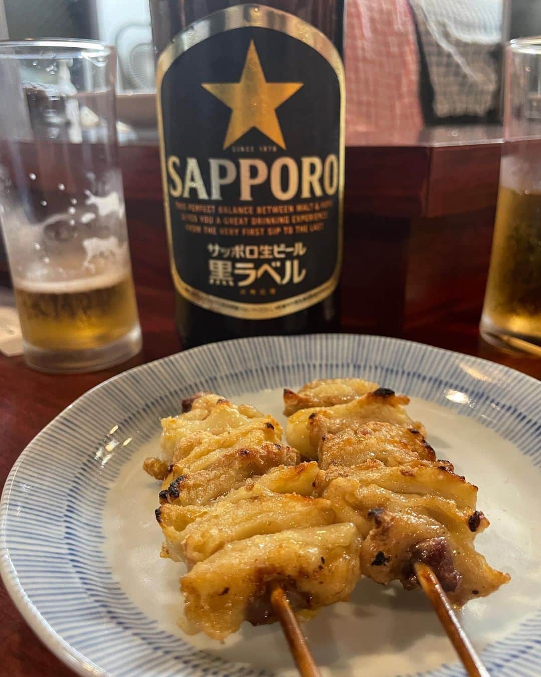 西片圭佑さんのインスタグラム写真 - (西片圭佑Instagram)「野毛いいね！！！！ ドラフト日本酒的なの美味しかったし、 昭和25年創業の末広さんの鶏皮は外カリカリ中トロトロで今まで食べたことない食感で最高でした🐔  #野毛飲み #野毛グルメ」11月15日 21時00分 - keisuke_nishikata