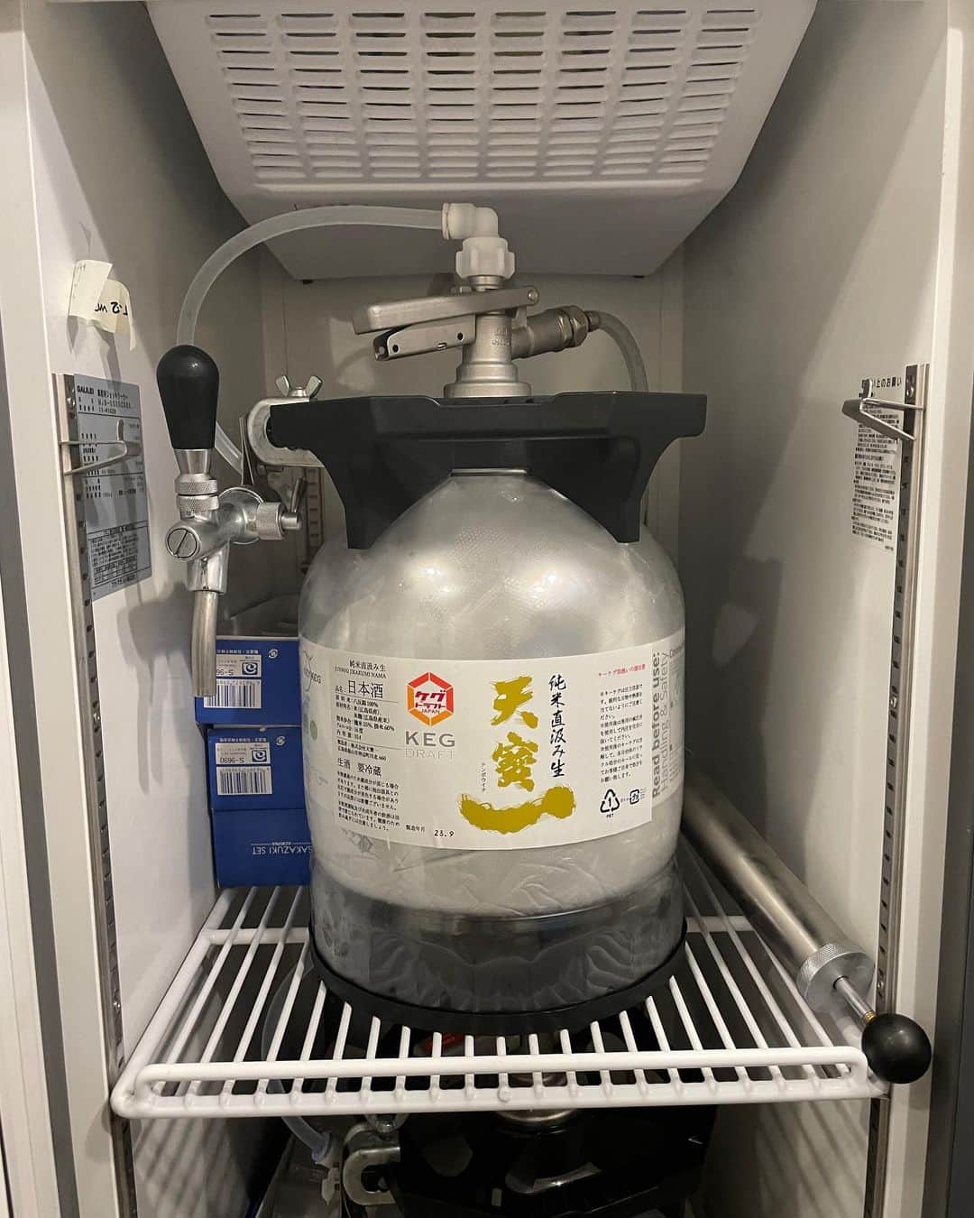 西片圭佑さんのインスタグラム写真 - (西片圭佑Instagram)「野毛いいね！！！！ ドラフト日本酒的なの美味しかったし、 昭和25年創業の末広さんの鶏皮は外カリカリ中トロトロで今まで食べたことない食感で最高でした🐔  #野毛飲み #野毛グルメ」11月15日 21時00分 - keisuke_nishikata