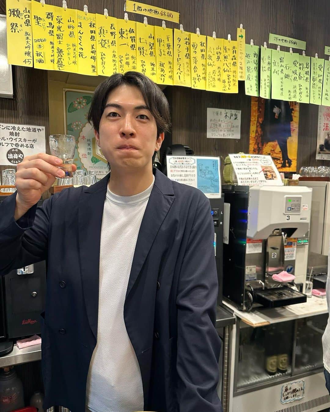 西片圭佑さんのインスタグラム写真 - (西片圭佑Instagram)「野毛いいね！！！！ ドラフト日本酒的なの美味しかったし、 昭和25年創業の末広さんの鶏皮は外カリカリ中トロトロで今まで食べたことない食感で最高でした🐔  #野毛飲み #野毛グルメ」11月15日 21時00分 - keisuke_nishikata