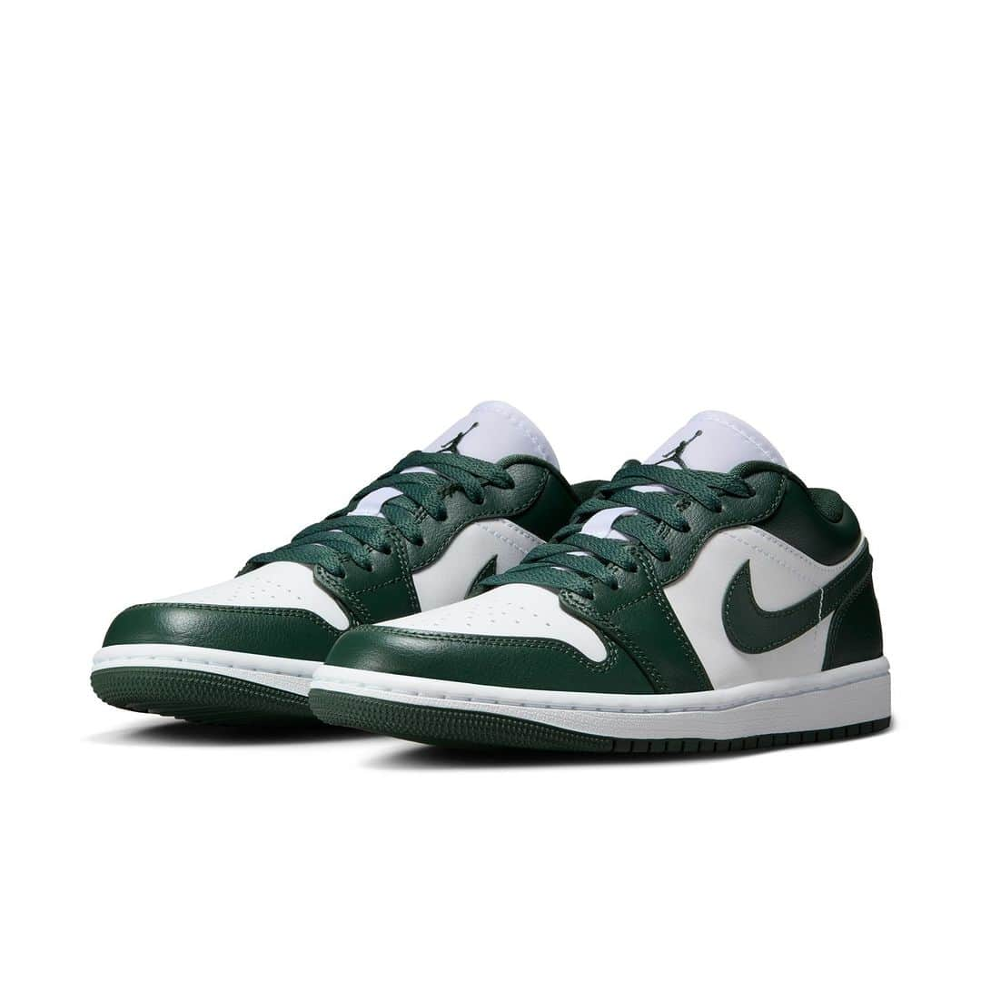 ABC-MART Grand Stageのインスタグラム：「・ 【11/16 Release】  JORDAN BRAND WMNS AIR JORDAN 1 LOW DC0774-113 ￥16,500  ＊店舗により取り扱いサイズが異なります。一部取り扱いの無い店舗がございます。 ＊お一人様1点までとさせて頂きます。 ＊お電話や店頭でのお取り置きなどは承れませんので予めご了承ください。 ＊数に限りがございます。売りれの際はご了承下さい。  ＊発売日当日の状況によって、整理券をお渡ししての入店案内 　もしくは抽選販売等に変更させて頂く場合が御座います。 ＊スタッフの指示に従って頂けない場合は、販売を中止させて頂く場合も御座います。  【オンライン販売】  11/16　ABC-MART GRAND STAGE ONLINE STORE  https://gs.abc-mart.net/calendar/?utm_source=FB&utm_medium=social&utm_campaign=DC0774-113  ＃ABCGS ＃ABCMART ＃ABCMARTGRANDSTAGE ＃sneakernews #sneaker  #JORDANBRAND #jordan  #AIRJORDAN」