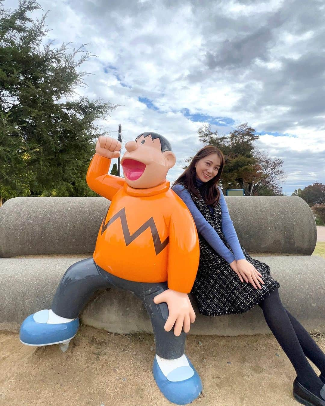 崎山一葉さんのインスタグラム写真 - (崎山一葉Instagram)「* 富山県高岡市へ仕事でお邪魔しました🔔  初めて訪問するエリアでは 時間が許す限り周辺を散策するのですが 今回はドラえもんの空き地に遭遇しました🙌  マンガに出てくる、アレです。 ジャイアンがよくリサイタルをするあの場所です🛝  藤子・F・不二雄先生のふるさとなんですって💙  ラッキーな気分🤞🤞🤞  到着するまでは移動時間のほうが遥かに長く、 パツパツに移動スケジュールを組んでも片道約8時間。  来月、何百人と大移動して沖縄に来てくださるなんて 並大抵なことじゃなく、 多くの準備をしてくださっていました🥺 感謝しきりです。  皆さんが 沖縄に来てよかったと思えますように…✨  観光業の皆さん、再度バトンを引き継ぎます🏃‍♀️ 引き続きよろしくお願いします🙇‍♀️  #okinawa #toyama #doraemon #ドラえもん」11月15日 21時01分 - kazuha_sakiyama