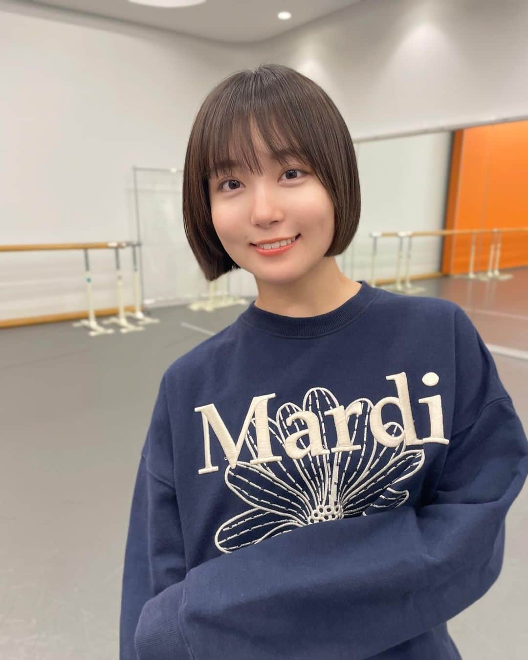 のインスタグラム：「今日はカレーを食べました 髪ちょっと伸びた！☺︎」