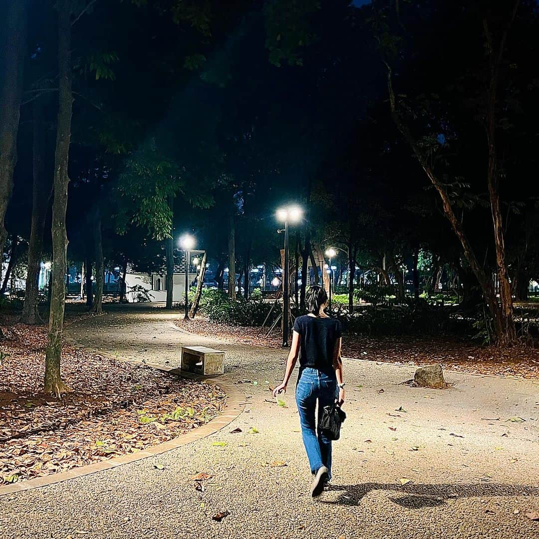 ユキ・カトウのインスタグラム：「Take time in your day for a night walk, for after all, what better way is there to be reminded that we are but a small part of this grand universe?  #diaryukikato」