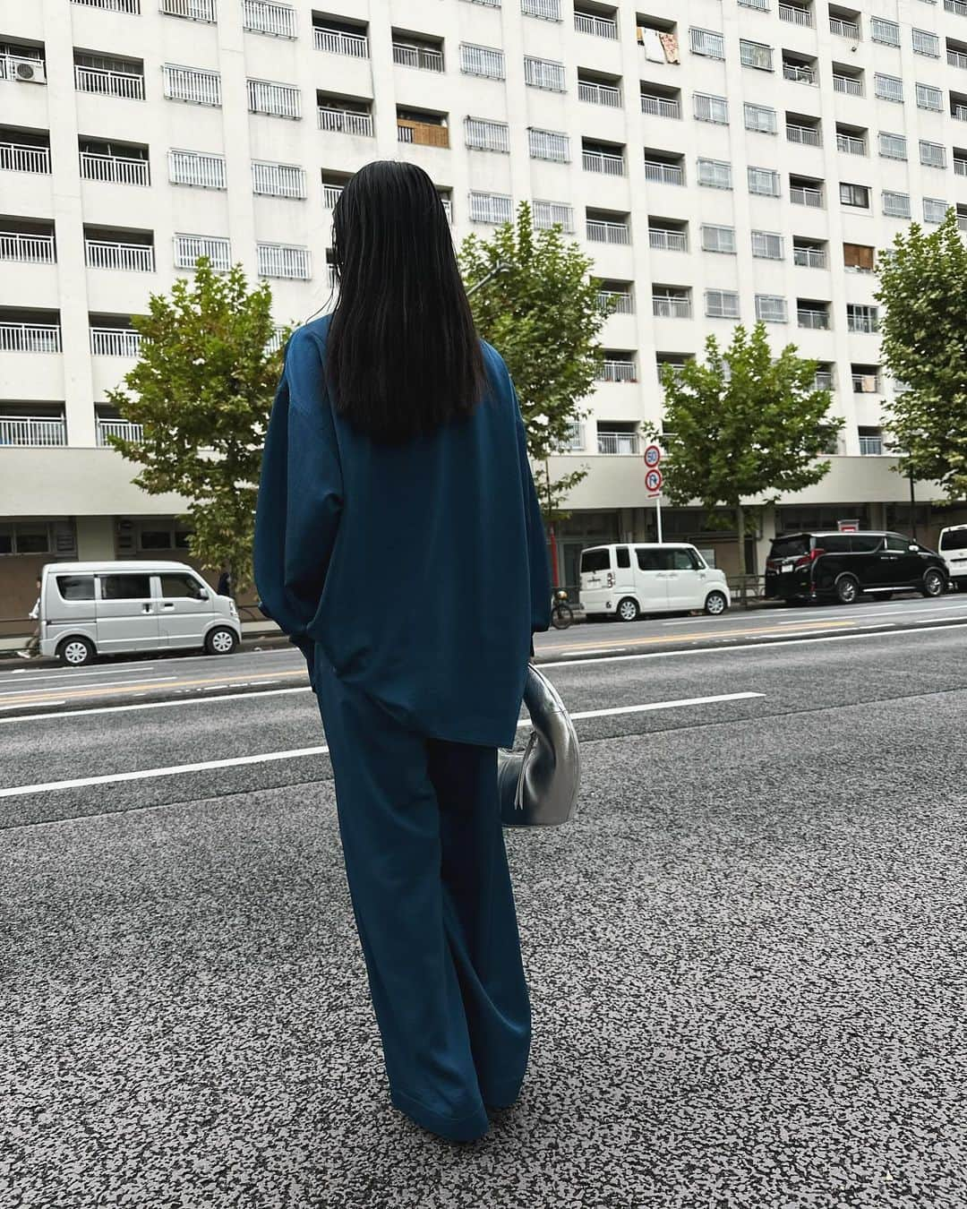 黒石奈央子さんのインスタグラム写真 - (黒石奈央子Instagram)「今日の私服。  さっきはインスタライブ見てくれたかな？ 見逃した方も是非アーカイブチェックしてみてね！  これは結局二色買いしました！  インしてもアウトしても可愛いやつ。  みれちゃんコラボいよいよ明後日発売！  setup 11/17 . @ameri_shinjuku @amerivintage @ameri_daikanyama @ameri.shinsaibashi  @ameri_nagoya #ameri#amerivintage #fashion #coordinate#ootd#outfit#osanposnap #705_outfit #大人ファッション #大人コーディネート #大人スタイル #modestyle #modefashion#modecasual」11月15日 21時12分 - blackstone705