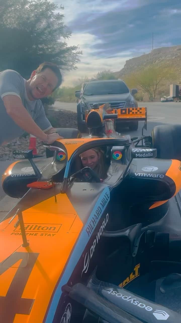 マーク・ウォールバーグのインスタグラム：「My ride for the weekend😎🏆 check out my driver🥰 @municipal #MunicipalPartner」