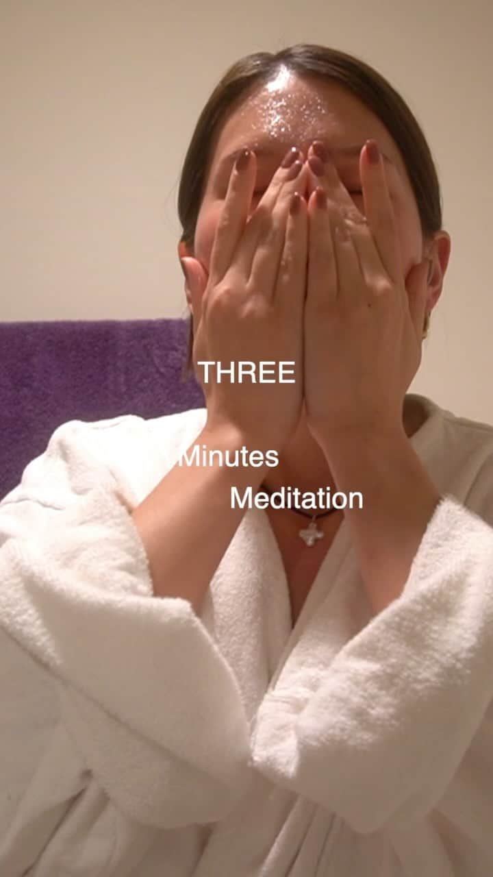 菊乃のインスタグラム：「THREE Minutes Meditation: @threecosmetics の提案するクレンジング新習慣。わたしをゼロに戻してくれる、3分間のメディテーション時間⏳  #THREEMinutesMeditation  #バランシングクレンジングオイルN  #スリー #supportedbythree」