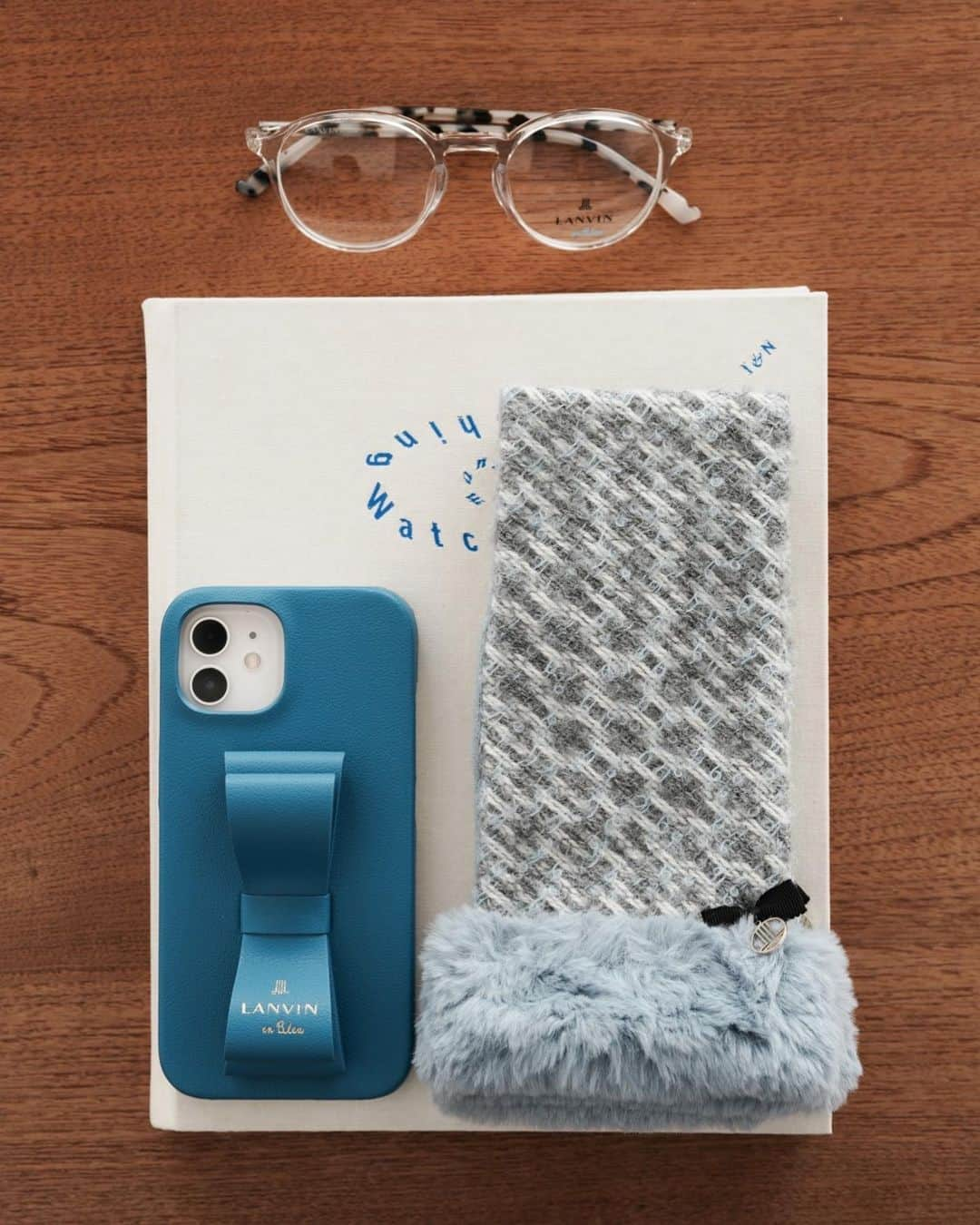 LANVIN_en_Bleu_OFFICIALのインスタグラム：「. 🧤👓📚📱  Optical flame glasses  ¥17,600(tax in) Item no：VLB015J  Col：01CL  #lanvinenbleu #ランバンオンブルー #iphonecase#iphone15 #手袋」