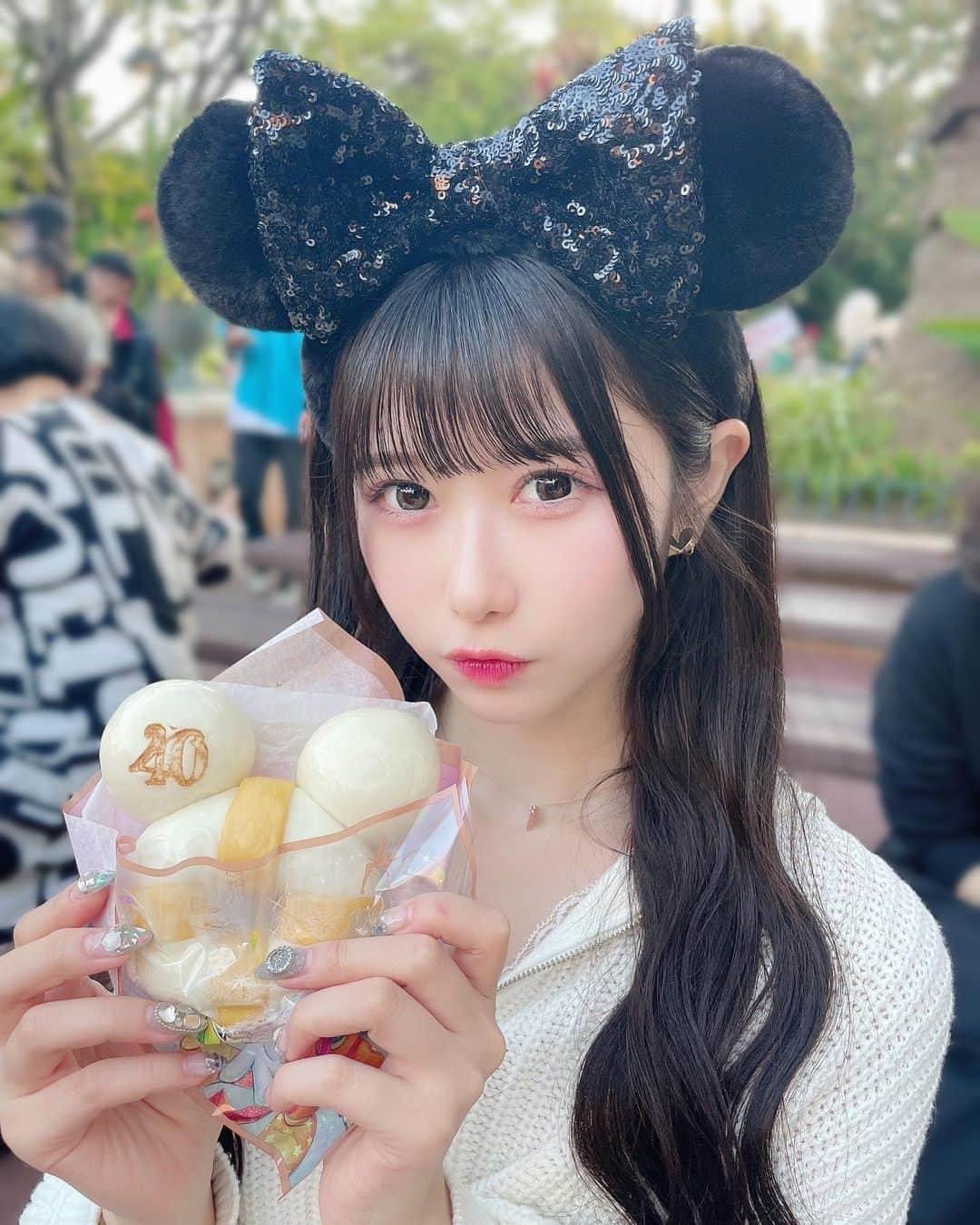 一宮彩夏さんのインスタグラム写真 - (一宮彩夏Instagram)「𓅫𓂃𓅫𓂃𓅫 　 ⁡ ディズニーは食べ物も美味しくて 最高だね🤤💕💕40周年めでたい🎉  ⁡ #jamscollection #ジャムズ #一宮彩夏 #outfit #photooftheday #selfie #instagood#portrait #instafhoto #idol  #japanidol #ootd #ootdfashion#自撮り#アイドル#アイドルヘア#巻き髪 #秋コーデ#カジュアルコーデ #ディズニーランド #ディズニーフード」11月15日 21時15分 - ichimiya_sayaka