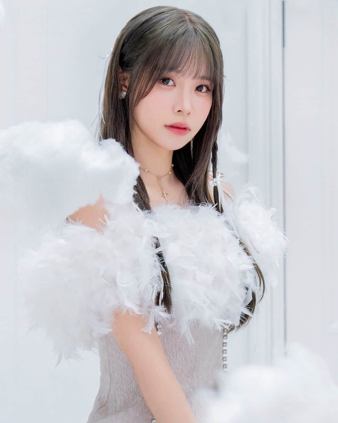 Liyuu（リーユウ）のインスタグラム：「✨お知らせ✨  2024年2月7日（水） Liyuu 2ndアルバム 🤍「Soaring Heart」🤍 のリリースが決まりました！！  羽や雲、飛びますね🫶🏻 #Liyuu_SoaringHeart」
