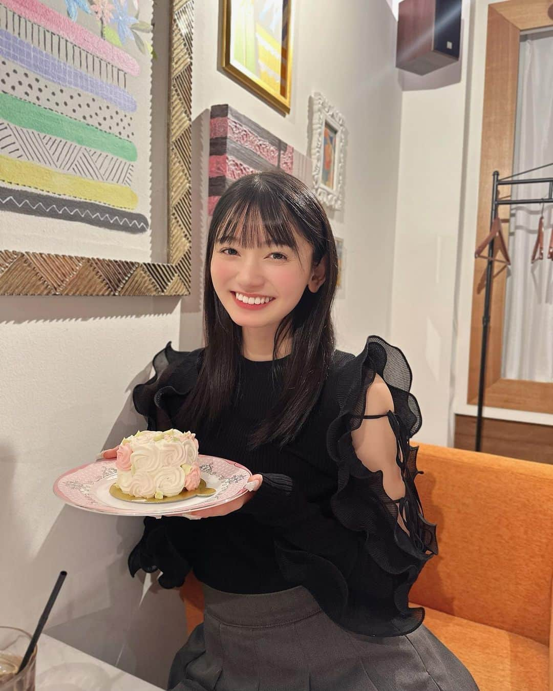 熊澤風花のインスタグラム：「今日は可愛いケーキ食べたよ🎂❤︎」