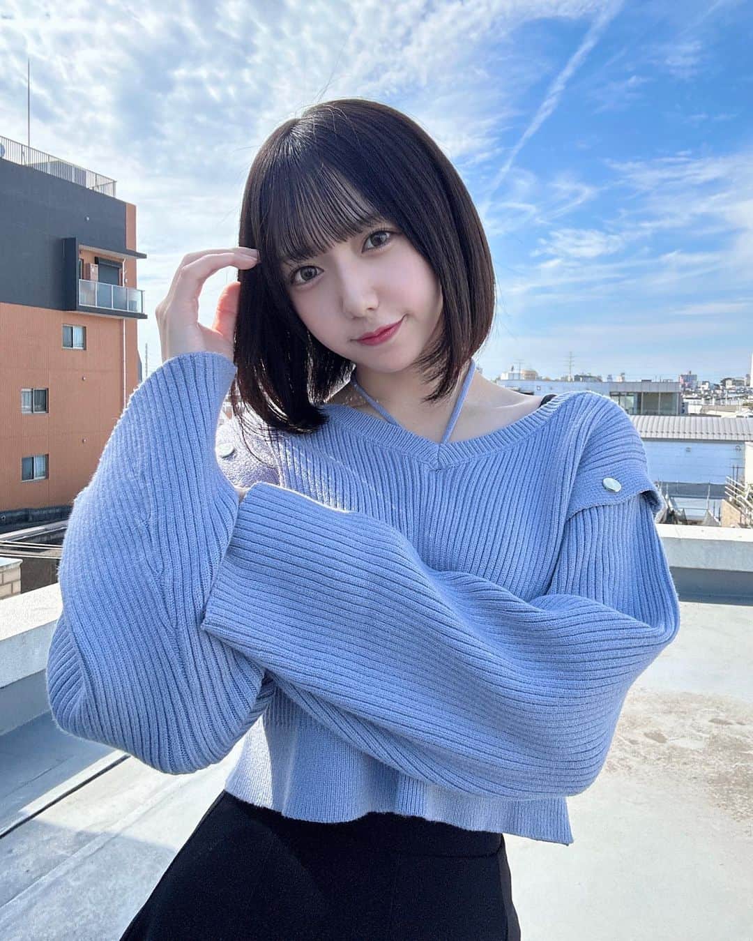 萩田ここのインスタグラム：「🪁☁️ ⠀⠀⠀⠀⠀⠀⠀⠀ ワンマンの映像撮影の時の写真やっと投稿できる〜 私は屋上での撮影でした🫧 ⠀⠀⠀⠀⠀⠀⠀⠀ 下見下ろすと少しドキッとしたからあんまり下見ないようにしてた＾＾💭 ⠀⠀⠀⠀⠀⠀ Photos from a shoot we had a little while ago! My shoot location was a roof top so the view was nice but a bit scary🐈」
