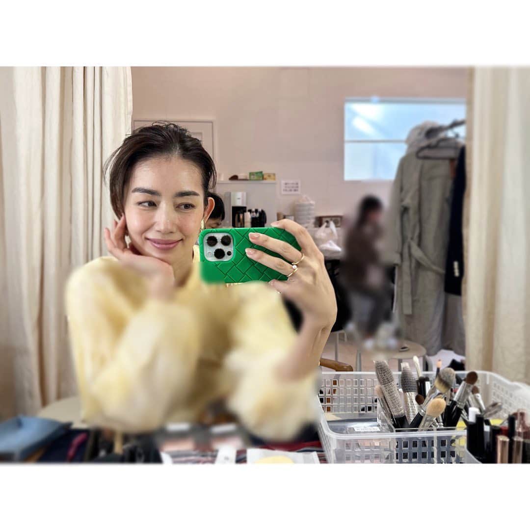 のインスタグラム：「* * やっと寒くなってきたところで 春色のお洋服で撮影 * イエローやピンク 普段あまり着ない色だけど 着てみると 気分がアガるね⤴️ * お昼のお弁当も美味しかった✨ * #お世話になった皆様ありがとうございました」