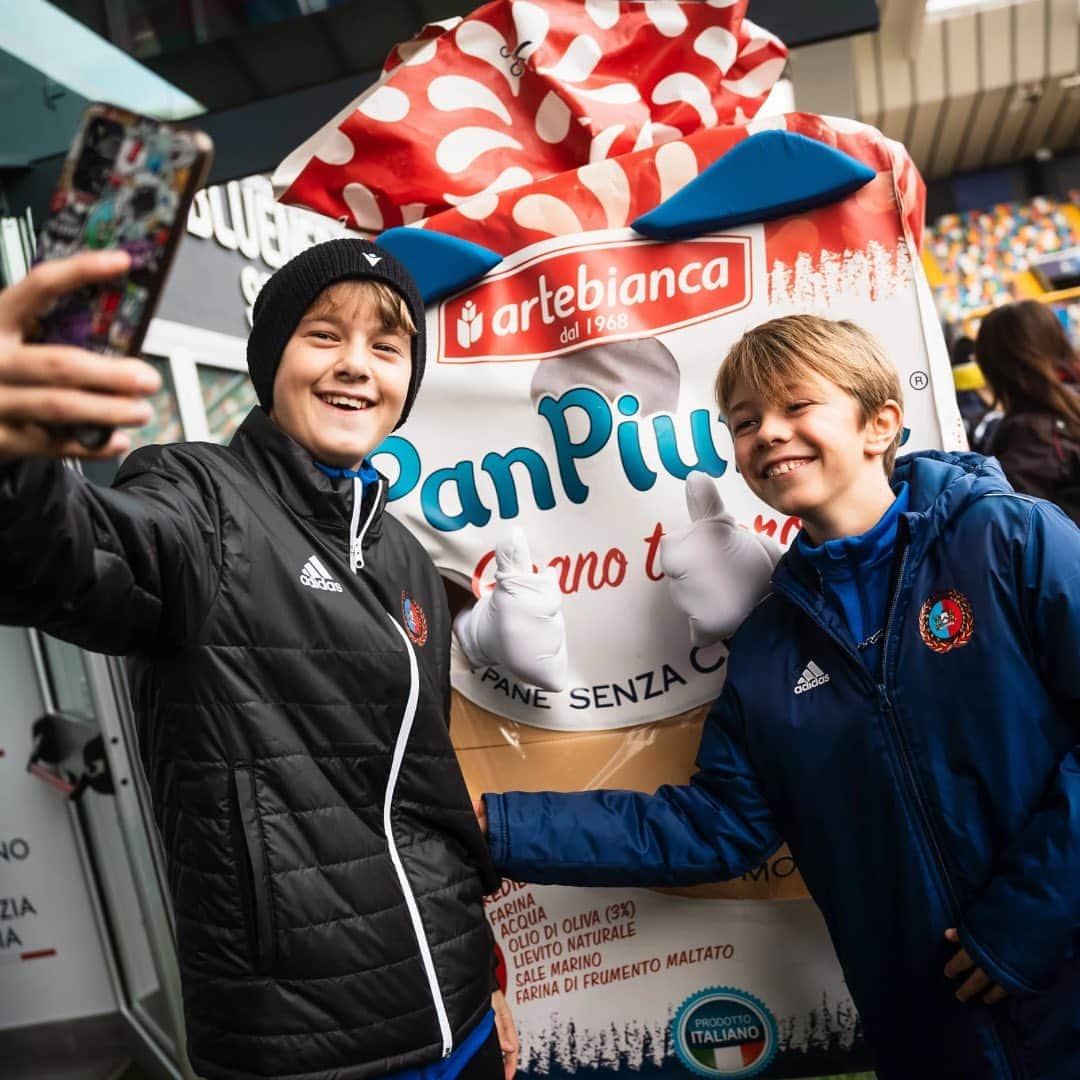 ウディネーゼ・カルチョさんのインスタグラム写真 - (ウディネーゼ・カルチョInstagram)「Udinese Academy Day 🤩  ⚪️⚫️ #ForzaUdinese #AlèUdin #WePlayForU #UdineseAcademy」11月15日 21時28分 - udinesecalcio